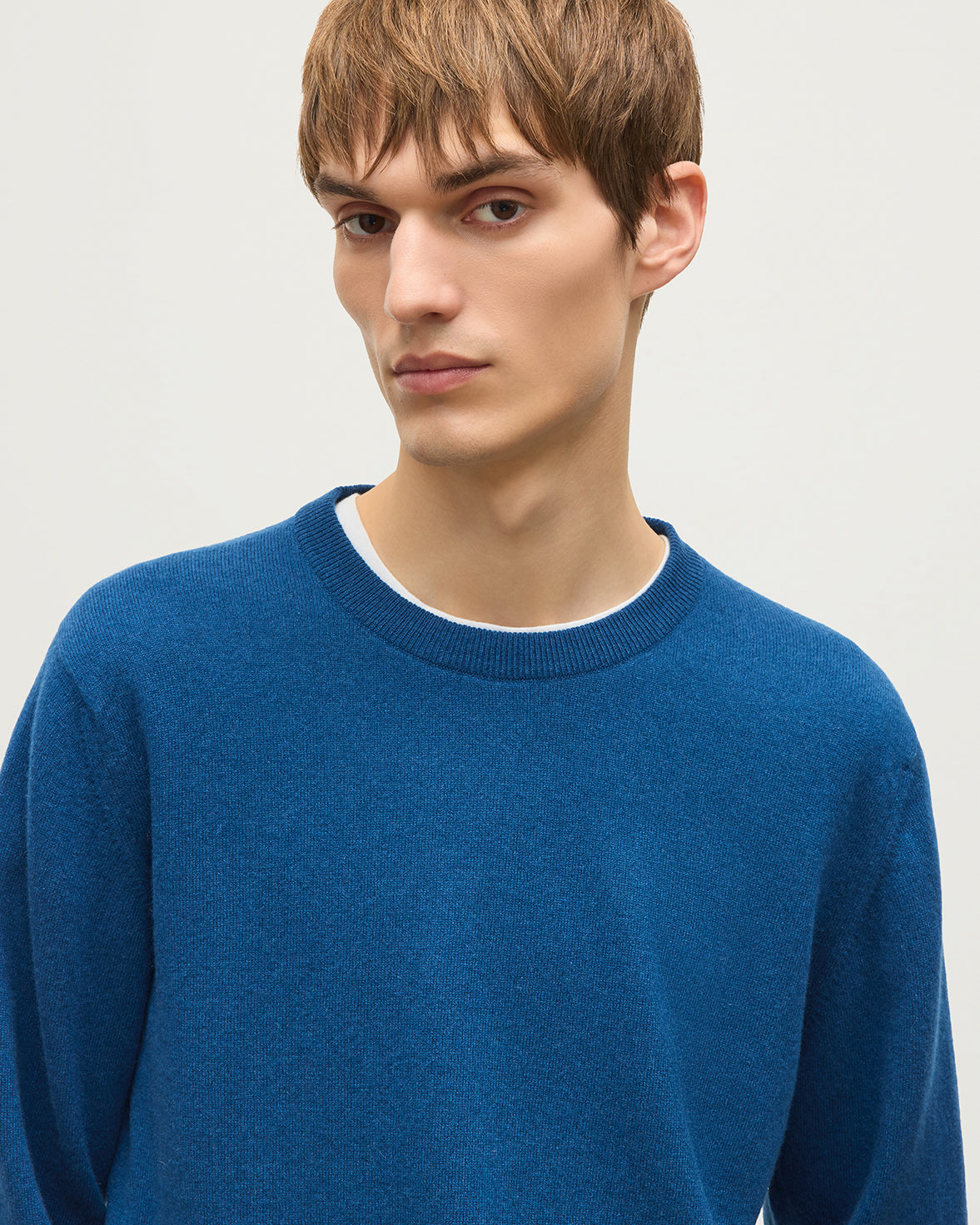 JOHNSTONS OF ELGIN REUBEN CREW CASHMERE CREW NECK SWEATER - 2 PLY BLUE 100% CASHMERE KAP06051SD5369