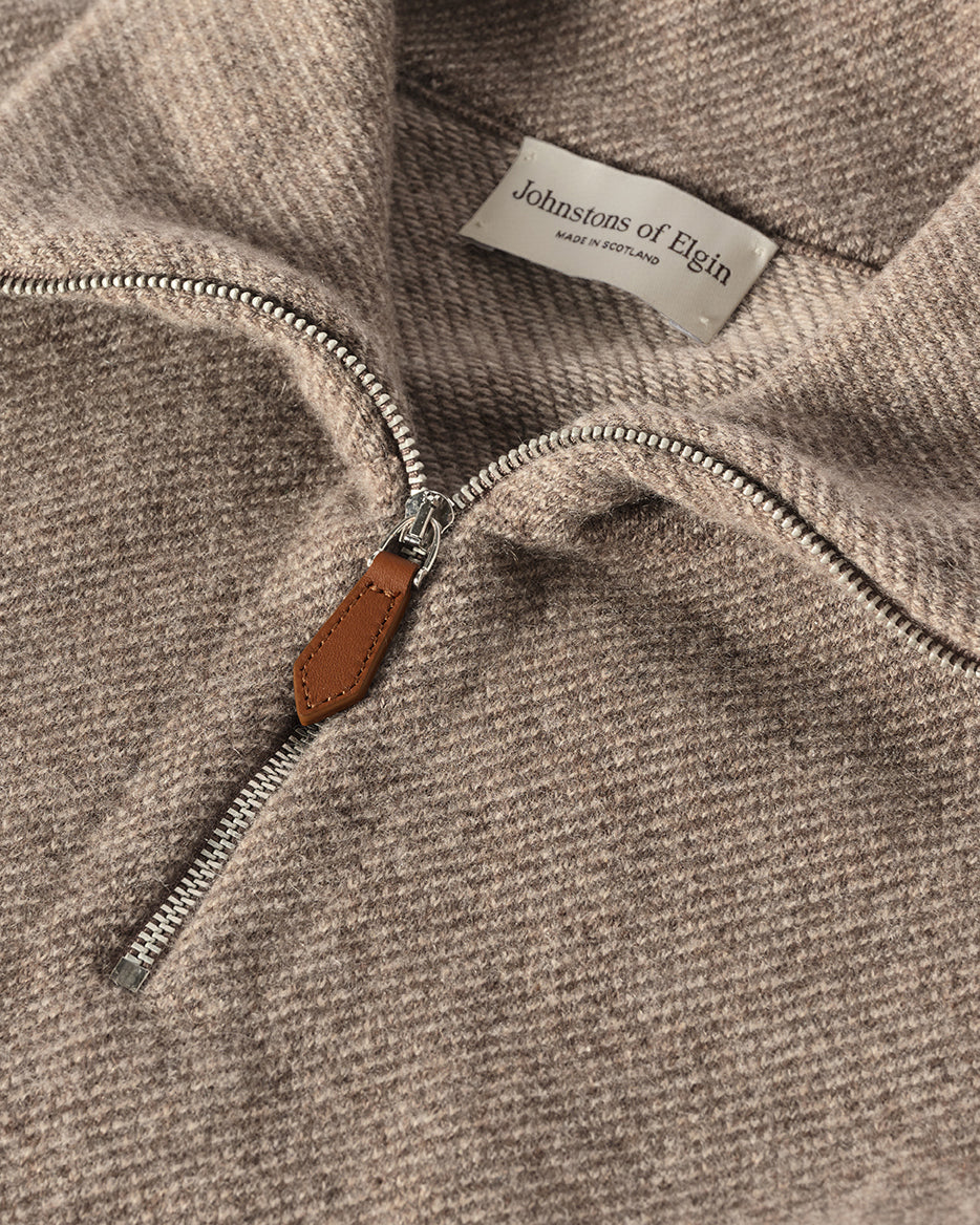 JOHNSTONS OF ELGIN TWEEL HALF ZIP SWEATER CASHMERE ZIP NECK TWILL STITCH SWEATER - 2 PLY BROWN 100% CASHMERE KAP06137Q26311