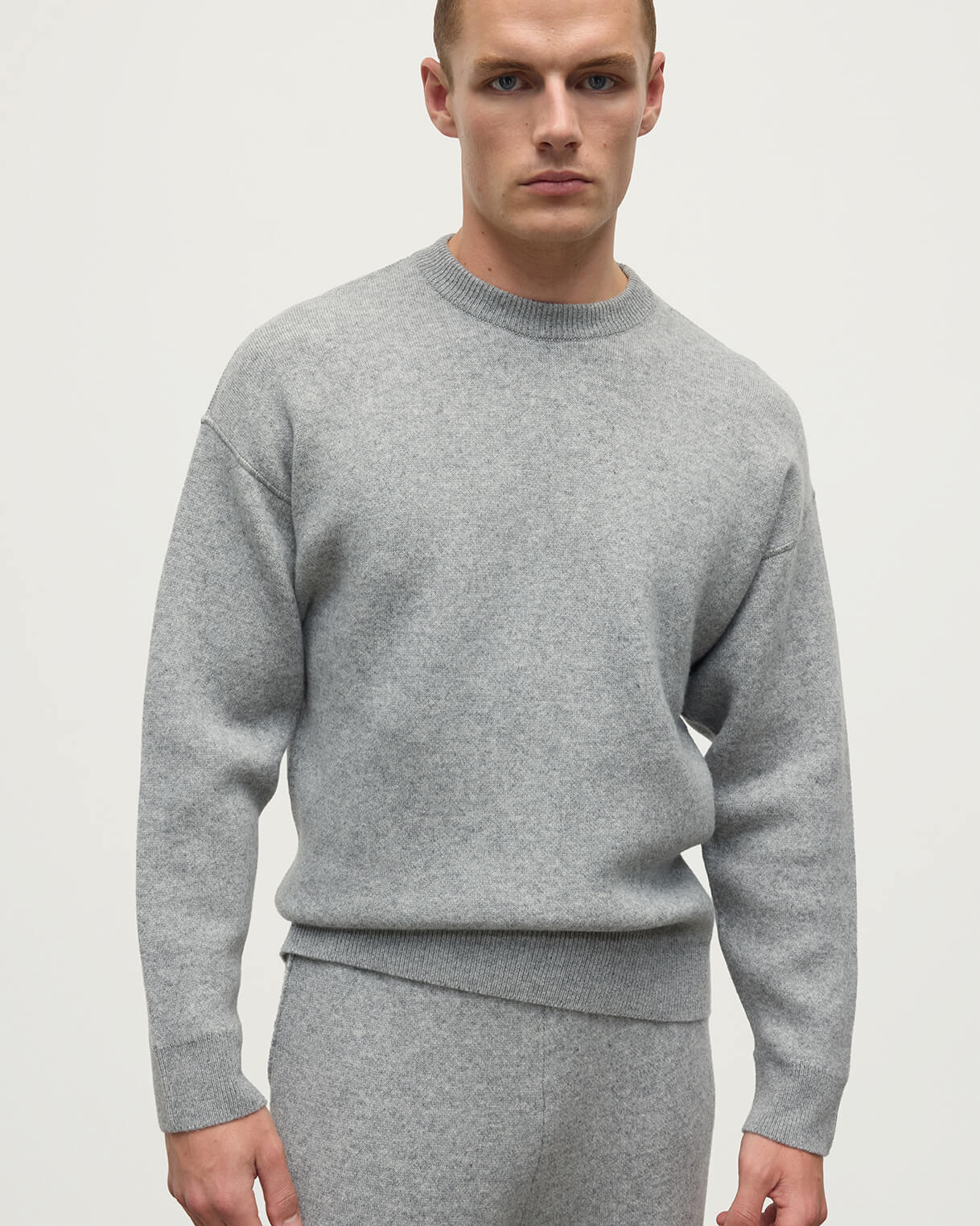Johnstons of Elgin AW25 Men's Knitwear Light Grey & White Double Face Grey Sweatshirt KBA01008Q25324