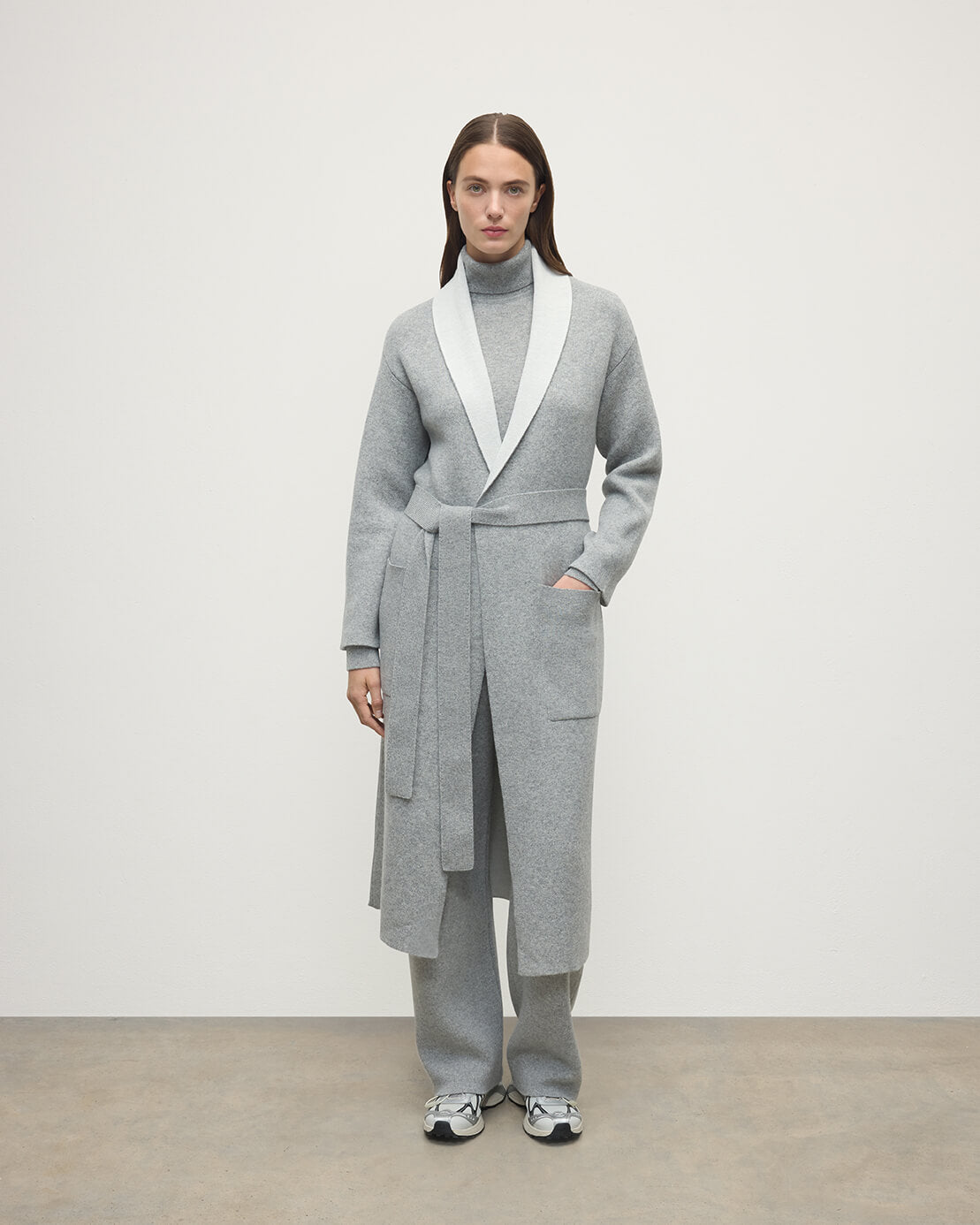 Johnstons of Elgin AW25 Women's Knitwear Light Grey & White Double-Face Grey Cashmere Cardigan KBA01021Q25324
