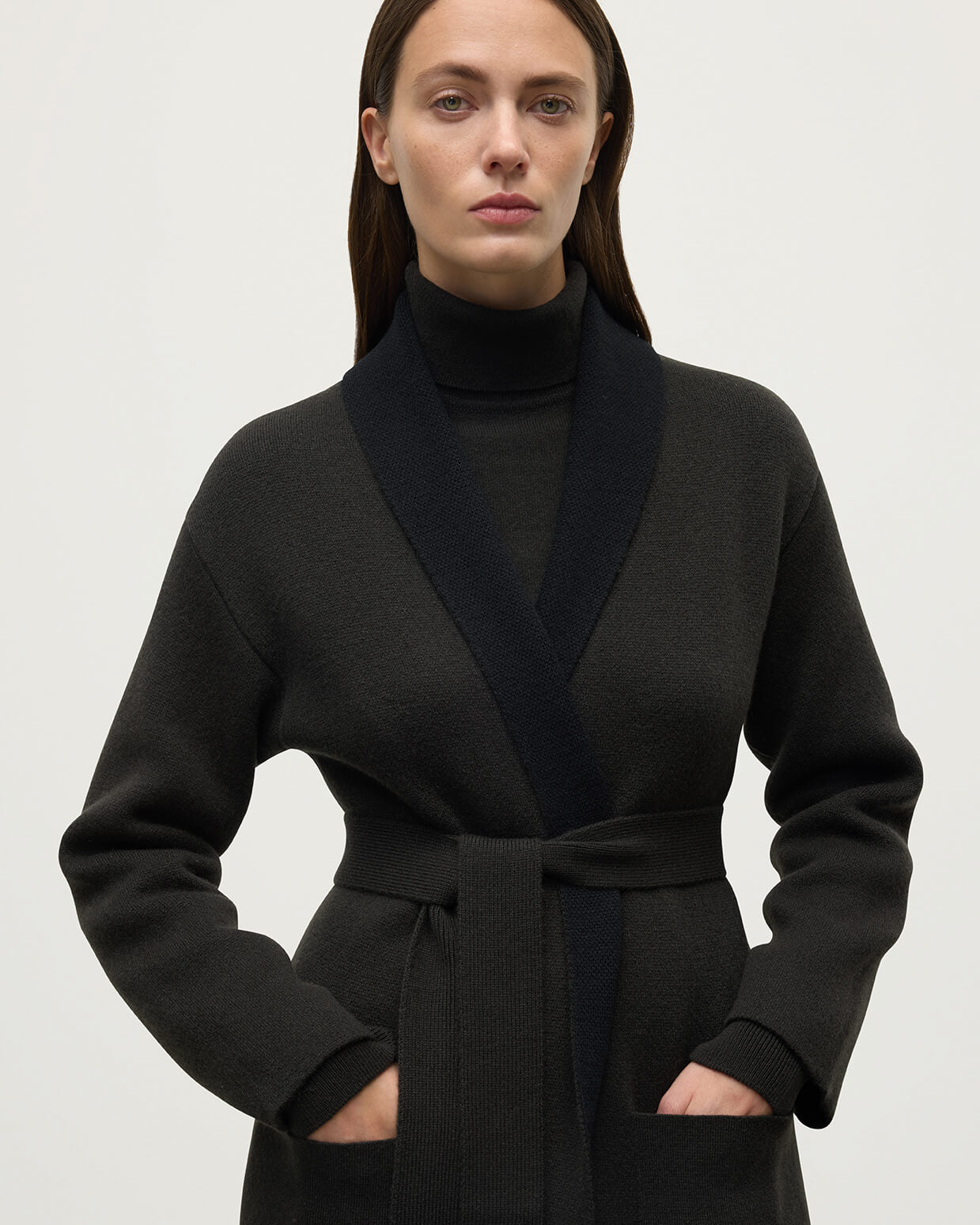 Johnstons of Elgin AW25 Women's Knitwear Iron & Black Double-Face Grey Cashmere Cardigan KBA01021Q25336