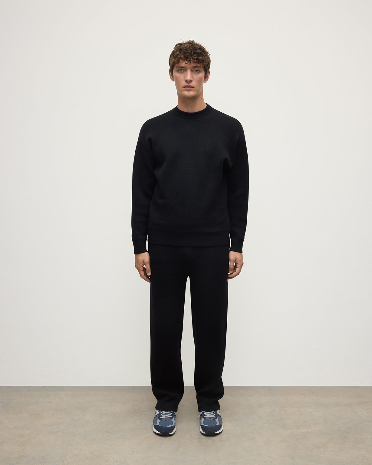 Johnstons of Elgin AW25 Men's Knitwear Iron & Black Double Faced Black Sweatshirt KBA01008Q25336