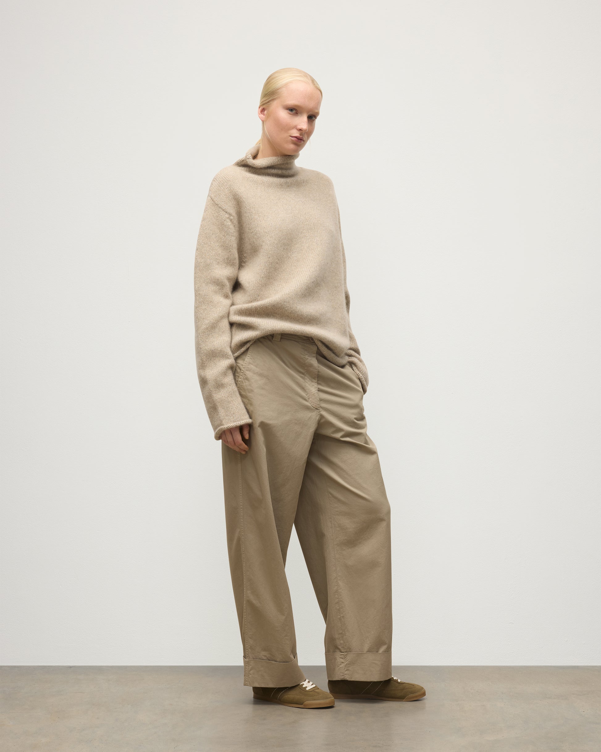 FEMALE MODEL WEARING JOHNSTOS OF ELGIN KESTER FUNNEL NECK SWEATER NATURAL 100% CASHMERE UAC05753006876