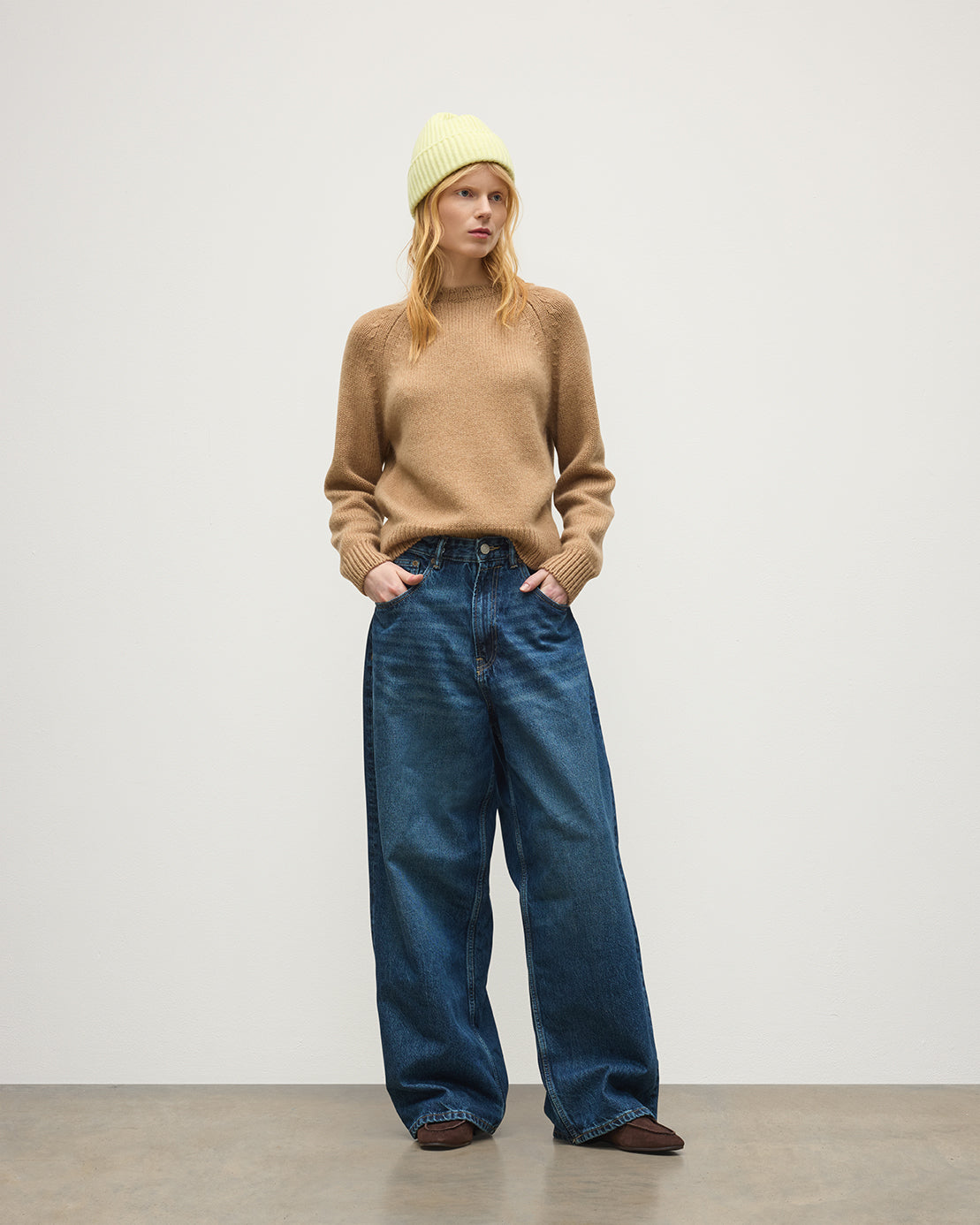 JOHNSTONS OF ELGIN BAY CREW SWEATER MARBLED CASHMERE RAGLAN ROUND NECK SWEATER CAMEL 78% CASHMERE, 22% COTTON WORN WITH LOVAT CASHMERE BEANIE IN CITRON YELLOW KBB01068SB4708