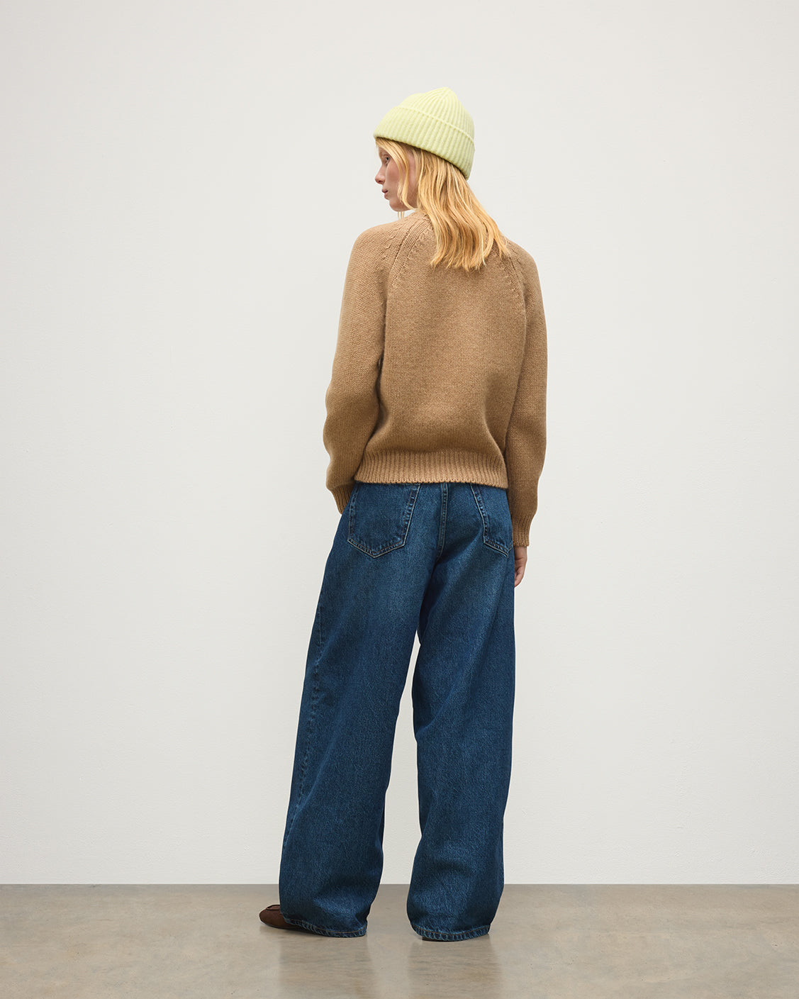 JOHNSTONS OF ELGIN BAY CREW SWEATER MARBLED CASHMERE RAGLAN ROUND NECK SWEATER CAMEL 78% CASHMERE, 22% COTTON WORN WITH LOVAT CASHMERE BEANIE IN CITRON YELLOW KBB01068SB4708