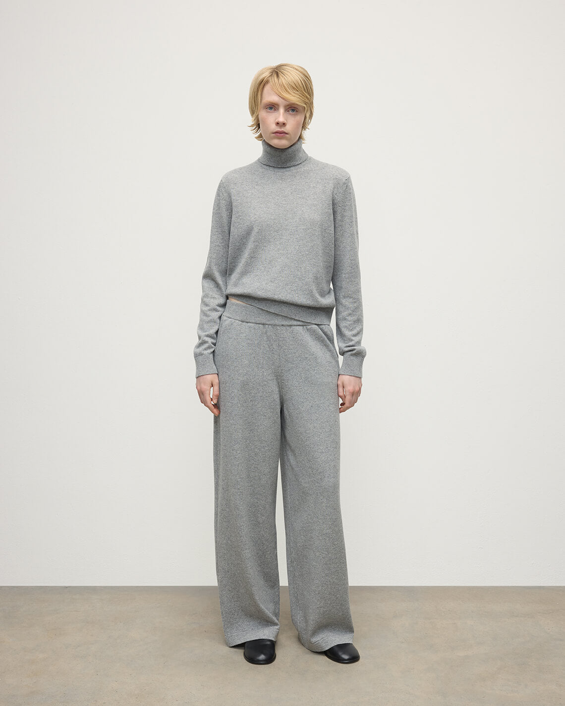 Johnstons of Elgin Women's Knitwear Light Grey Wide Leg Cashmere Trousers KBP00926HA0308