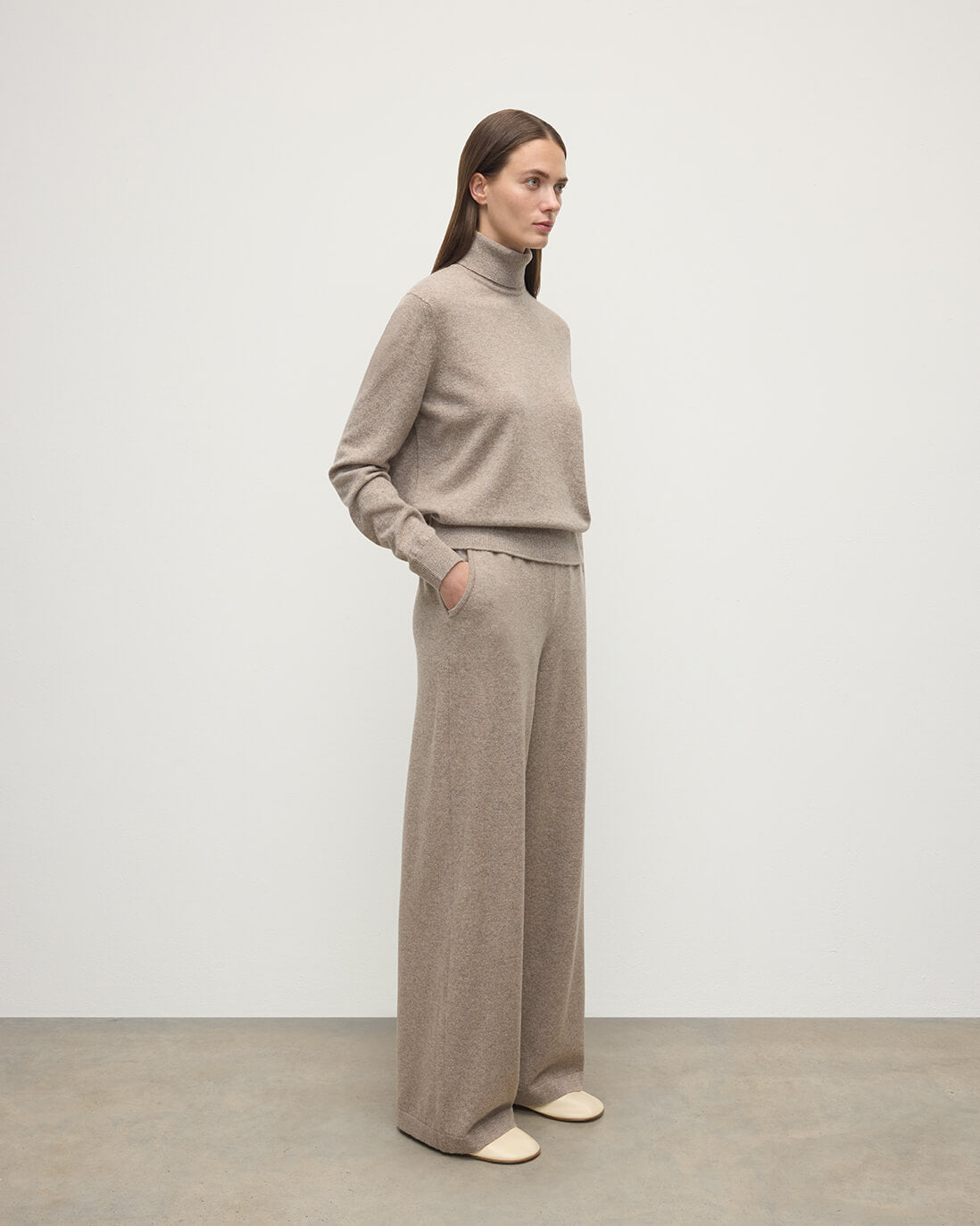 Johnstons of Elgin  Women's Knitwear Ash Wide Leg Cashmere Trousers KBP00926HB4334