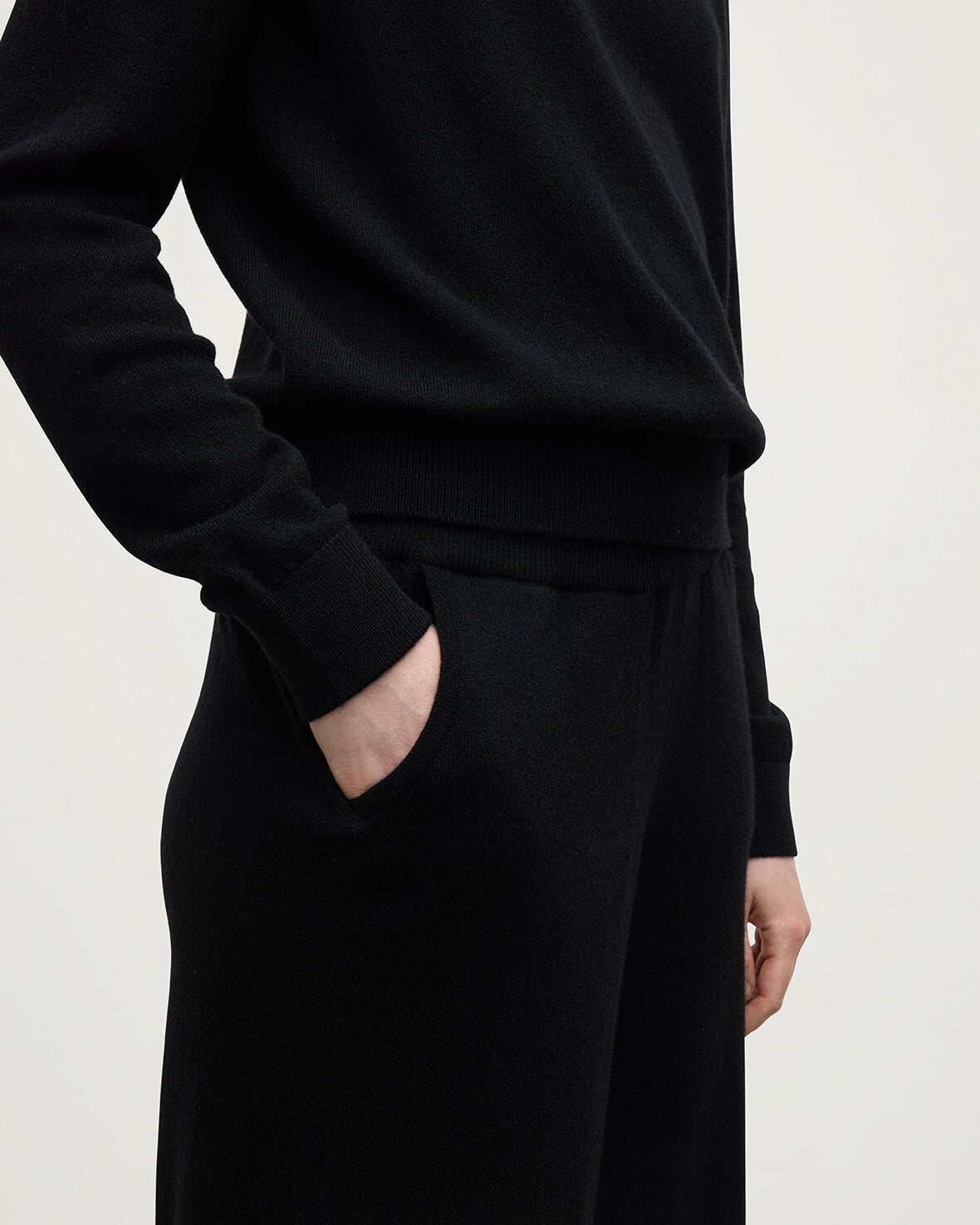 Johnstons of Elgin Women's Knitwear Black Wide Leg Cashmere Trousers KBP00926SA7210