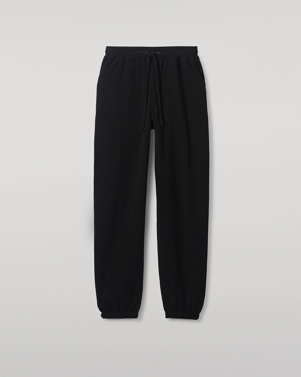 Model wearing Johnstons of Elgin Men's Knitwear Black Kirk Cashmere Joggers KBP00948SA7099