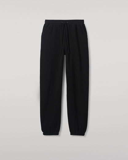 Model wearing Johnstons of Elgin Men's Knitwear Black Kirk Cashmere Joggers KBP00948SA7099