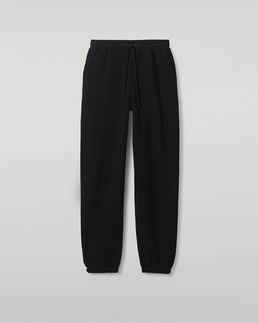 Model wearing Johnstons of Elgin Men's Knitwear Black Kirk Cashmere Joggers KBP00948SA7099