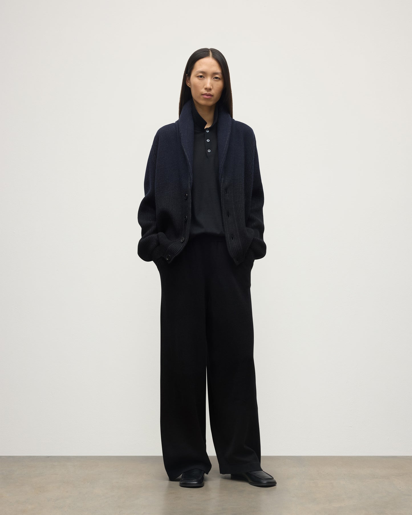 MODEL WEARS JOHNSTONS OF ELGIN WOMENS COLL PANTS BLACK 100% CASHMERE KBP00996SA7210