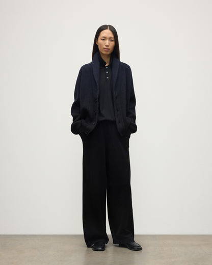 MODEL WEARS JOHNSTONS OF ELGIN WOMENS COLL PANTS BLACK 100% CASHMERE KBP00996SA7210