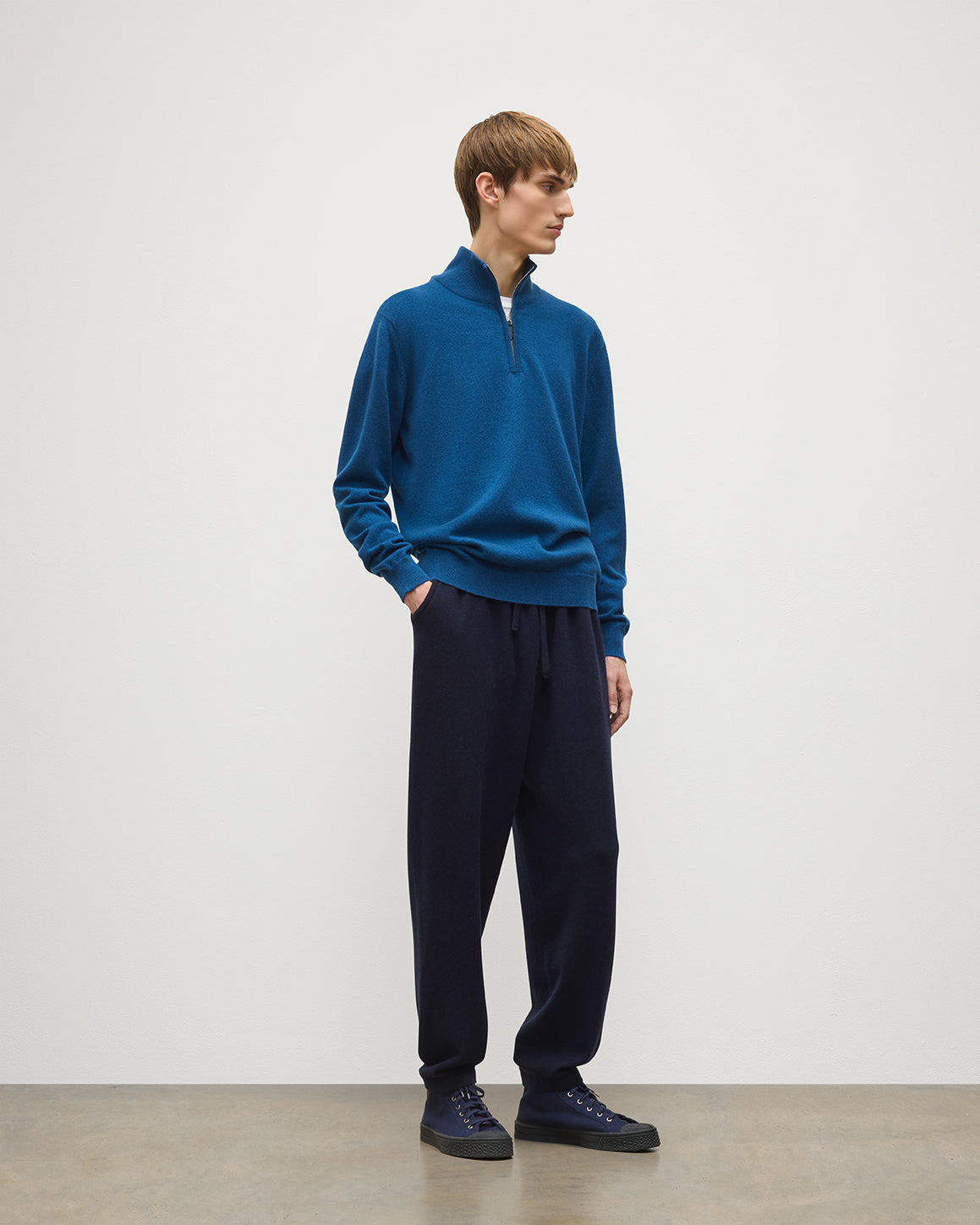 JOHNSTONS OF ELGIN LEWIS LOUNGE PANTS PERFORMANCE CASHMERE TAPERED JOGGERS - 2 PLY NAVY 97% CASHMERE, 3% POLYESTER KBP01124SD7666