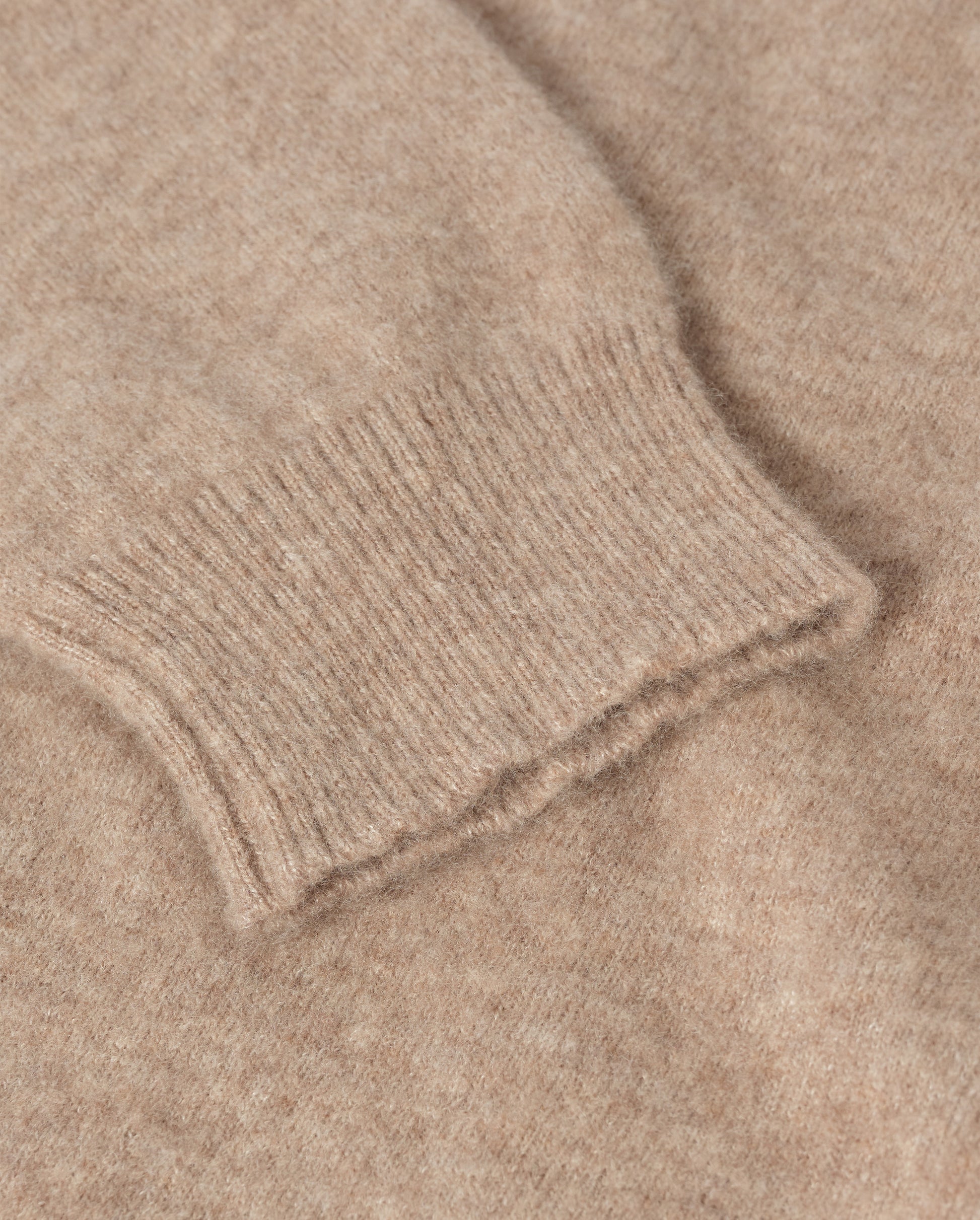 JOHNSTONS OF ELGIN BOYCE CREW SWEATER BRUSHED CASHMERE SILK ROUND NECK SWEATER BROWN 74% CASHMERE, 26% SILK KBP01127HB0293