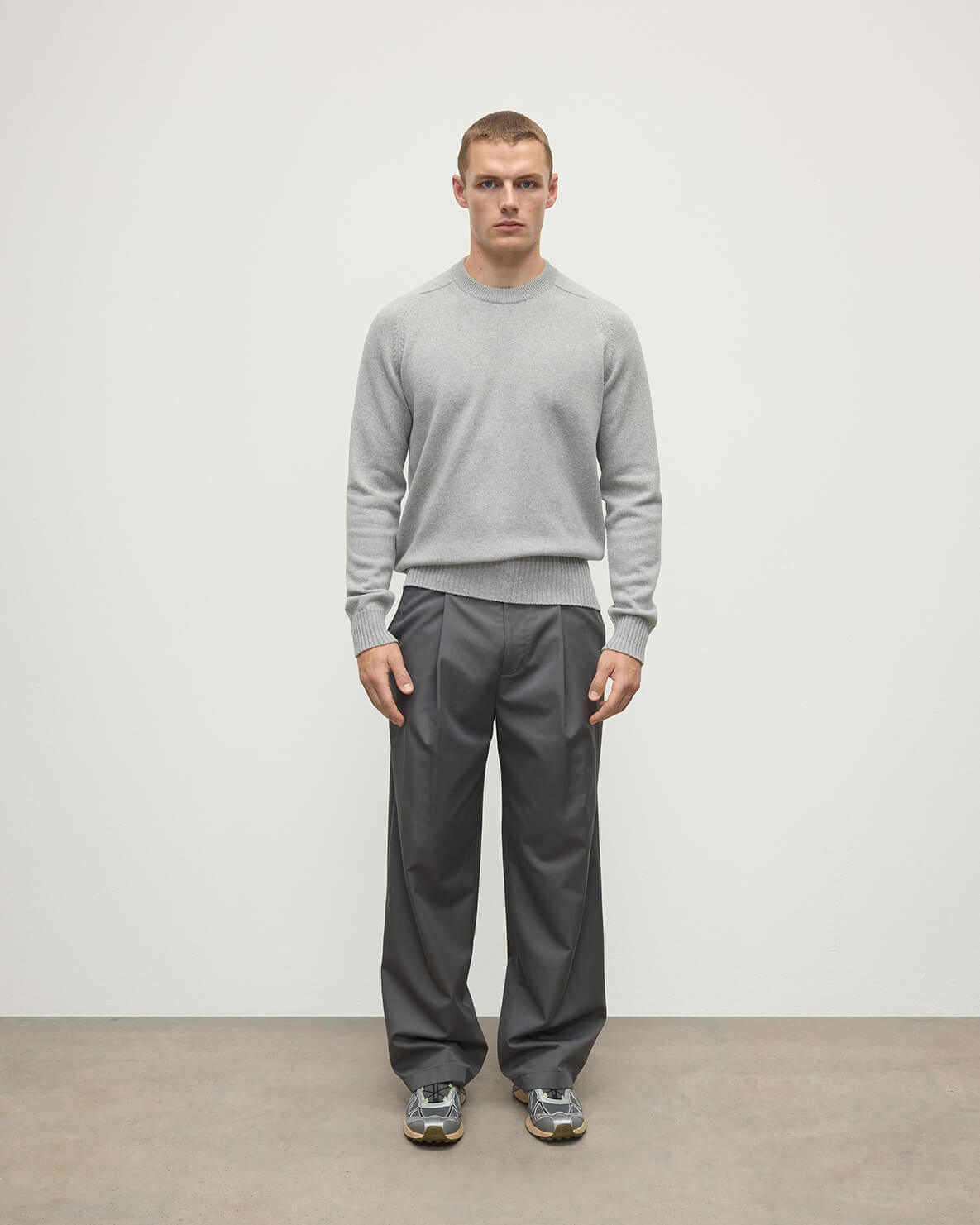 Johnstons of Elgin AW25 Men's Knitwear Light Grey Superfine Merino Relaxed Grey Jumper KDA00770HA4232