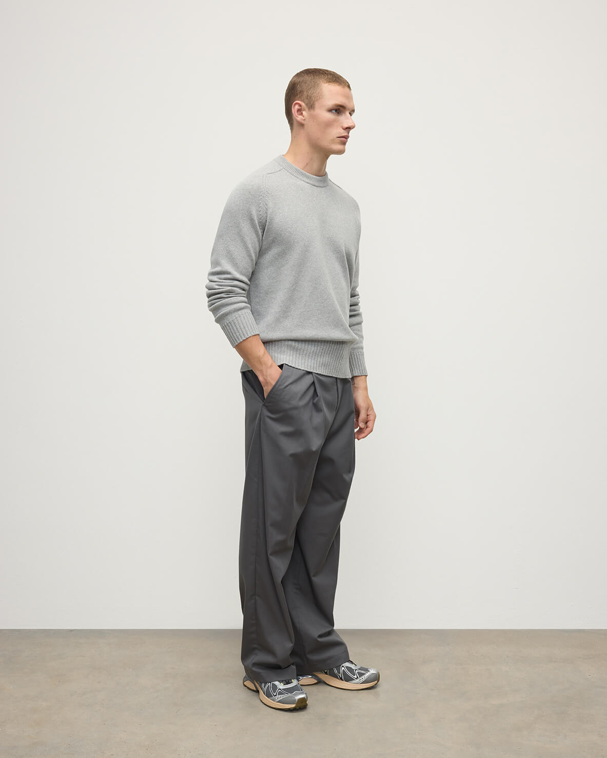 Johnstons of Elgin AW25 Men's Knitwear Light Grey Superfine Merino Relaxed Grey Jumper KDA00770HA4232