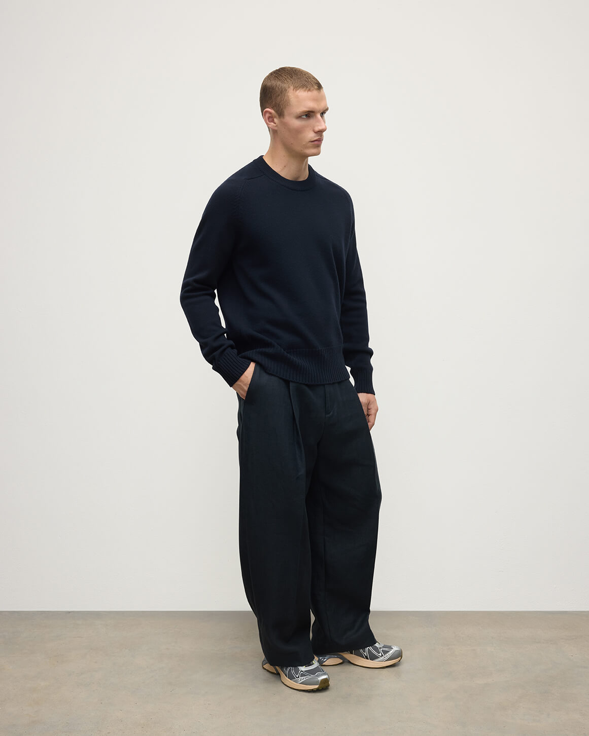 Johnstons of Elgin AW25 Men's Knitwear Dark Navy Superfine Merino Relaxed Navy Jumper KDA00770SD7674