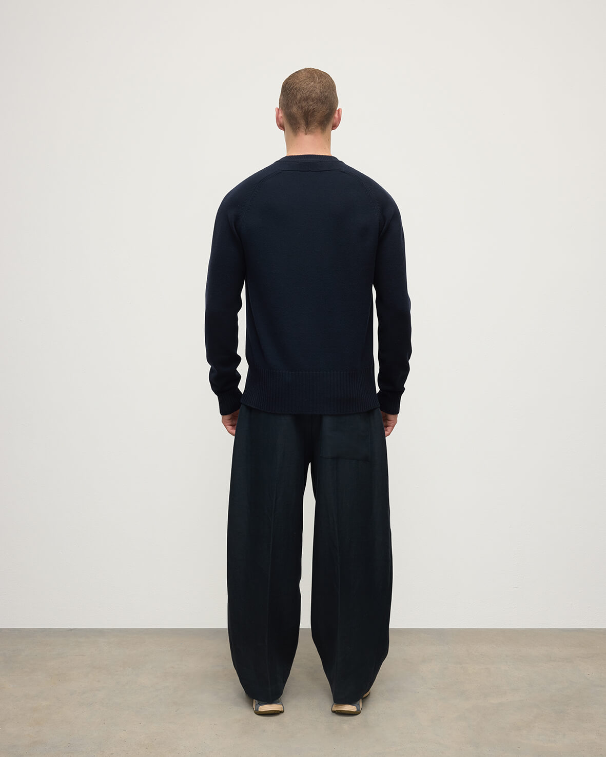 Johnstons of Elgin AW25 Men's Knitwear Dark Navy Superfine Merino Relaxed Navy Jumper KDA00770SD7674