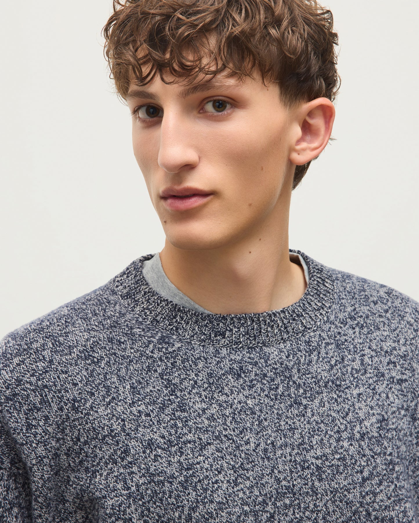 JOHNSTONS OF ELGIN CRAIGIE CREW SWEATER LAMBSWOOL CREW NECK SWEATER BLUE 100% LAMBSWOOL KDA00815HD7365