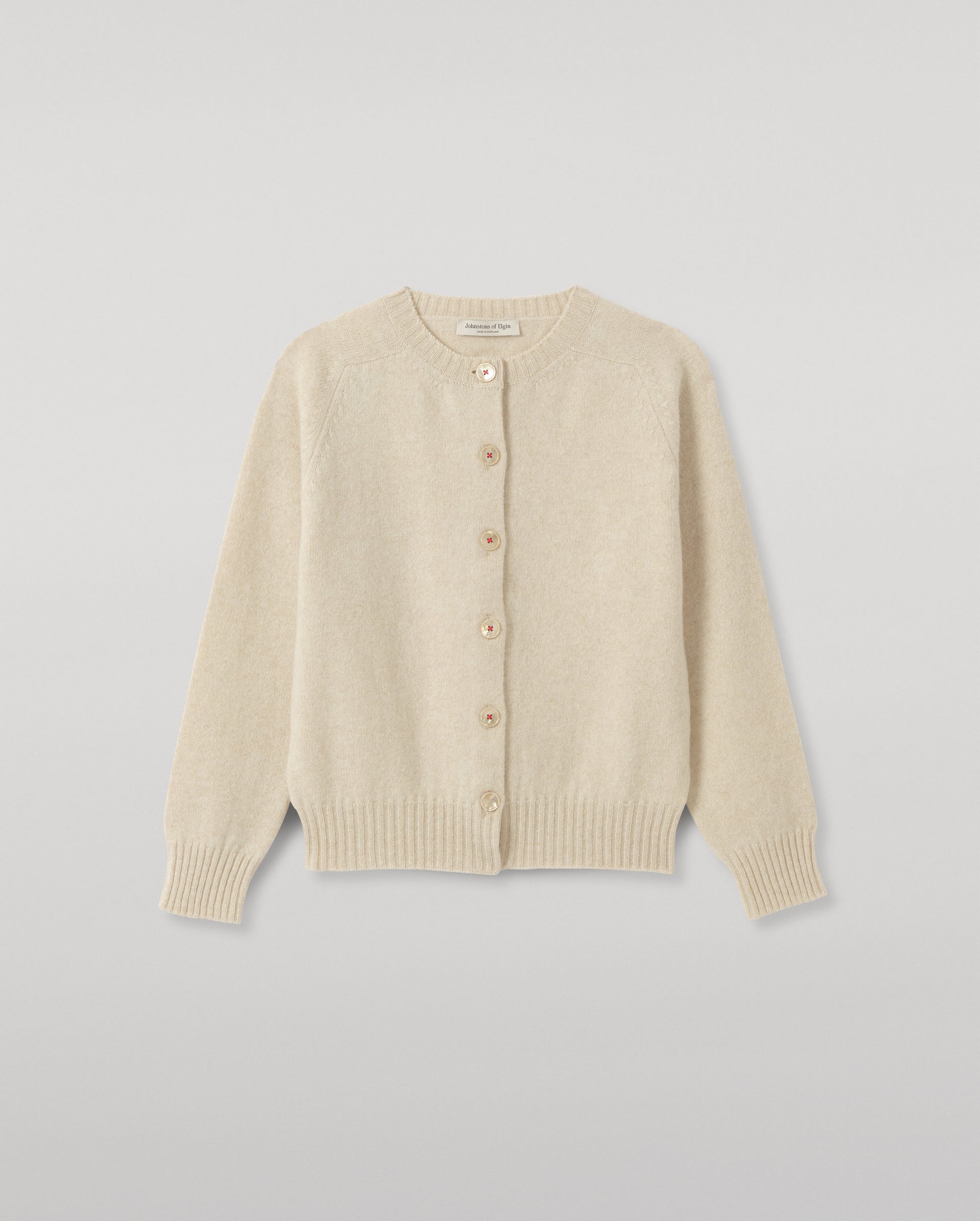 JOHNSTONS OF ELGIN BLYTH CREW CARDIGAN LAMBSWOOL ROUND NECK SADDLE SHOULDER CARDIGAN CREAM 100% LAMBSWOOL KDA00820HB0294