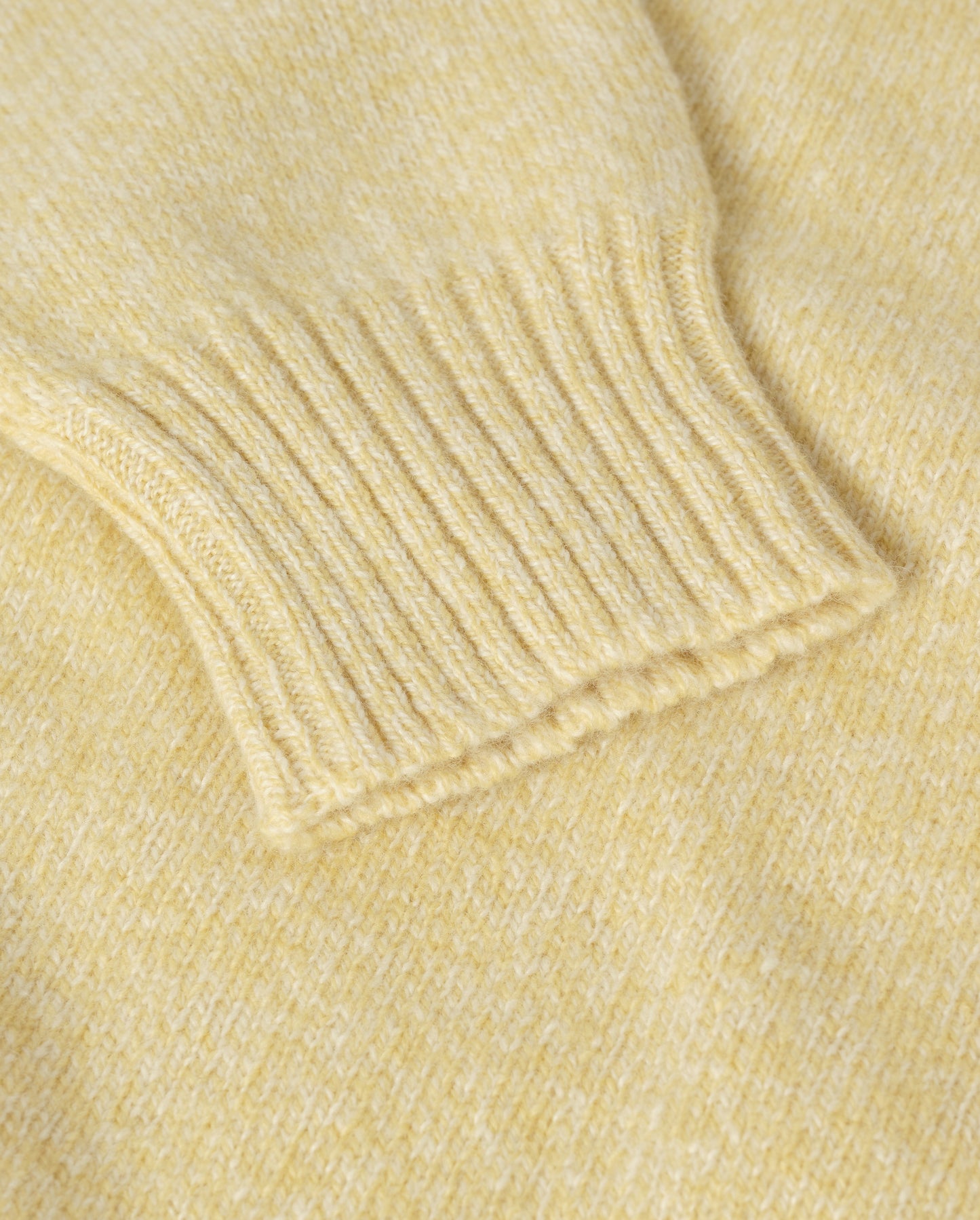 JOHNSTONS OF ELGIN BLYTH CREW SWEATER LAMBSWOOL ROUND NECK SADDLE SHOULDER SWEATER LIGHT YELLOW 100% LAMBSWOOL KDA00821HF0026