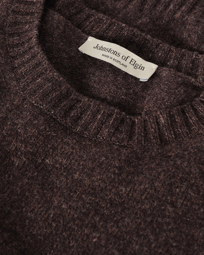 JOHNSTONS OF ELGIN BLYTH CREW SWEATER LAMBSWOOL ROUND NECK SADDLE SHOULDER SWEATER BROWN 100% LAMBSWOOL KDA00821HB7137