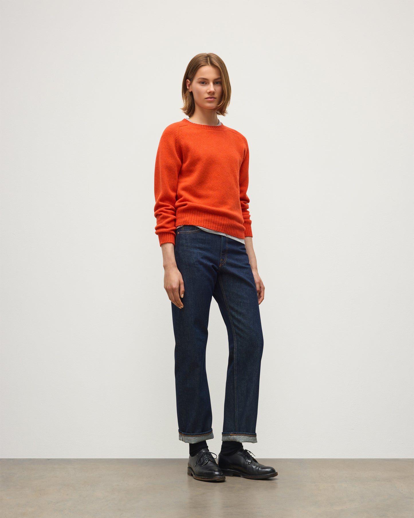 JOHNSTONS OF ELGIN BLYTH CREW SWEATER LAMBSWOOL ROUND NECK SADDLE SHOULDER SWEATER RED 100% LAMBSWOOL KDA00821HE4391