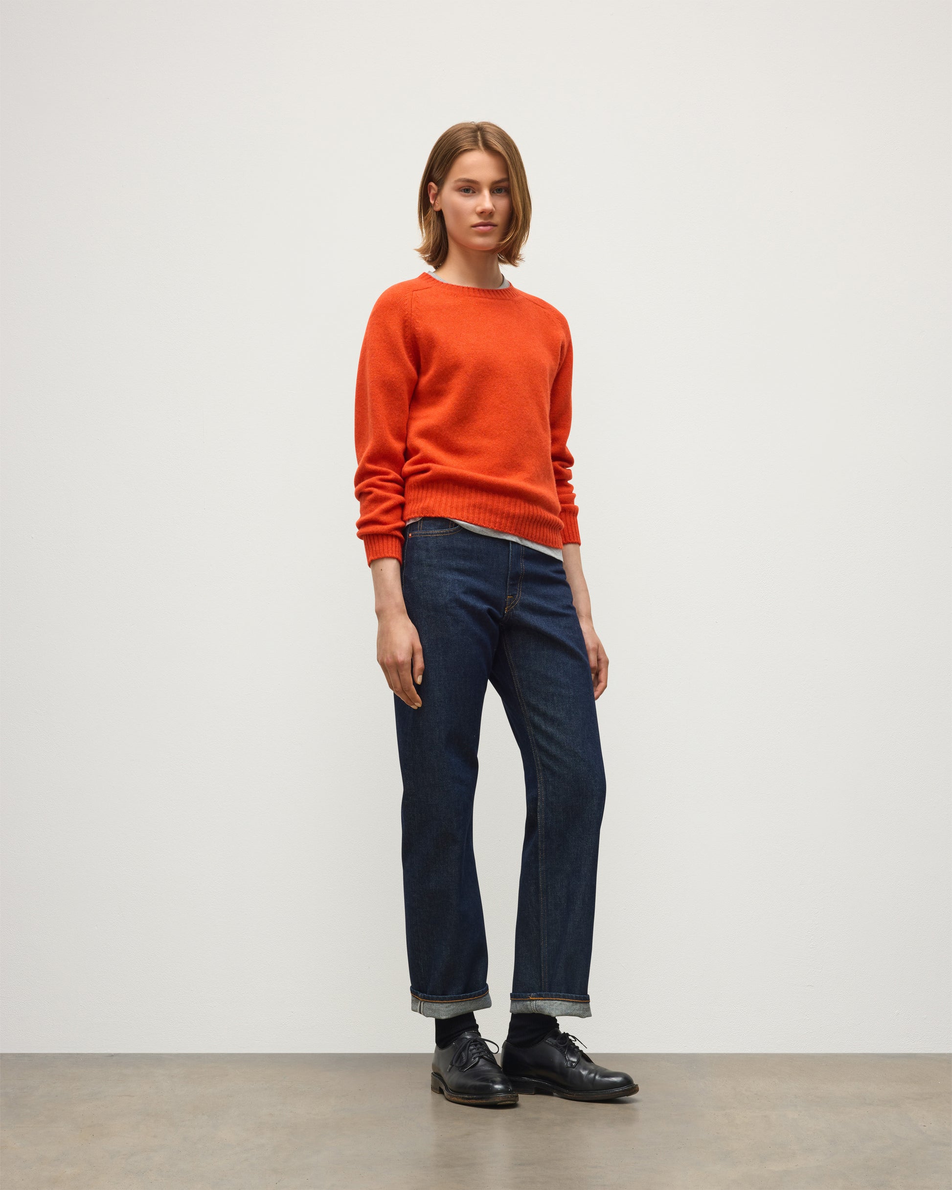 JOHNSTONS OF ELGIN BLYTH CREW SWEATER LAMBSWOOL ROUND NECK SADDLE SHOULDER SWEATER RED 100% LAMBSWOOL KDA00821HE4391