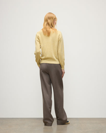 JOHNSTONS OF ELGIN BLYTH CREW SWEATER LAMBSWOOL ROUND NECK SADDLE SHOULDER SWEATER LIGHT YELLOW 100% LAMBSWOOL KDA00821HF0026