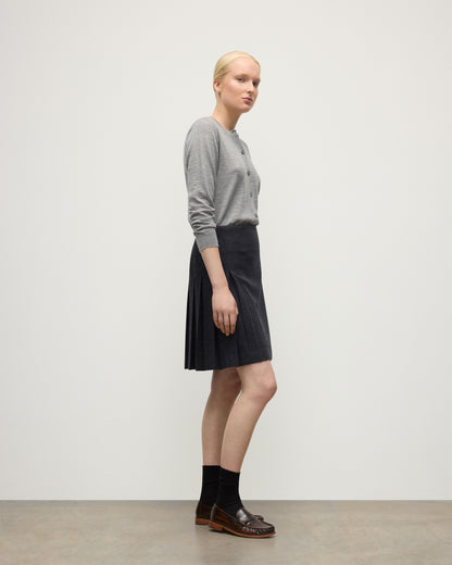 LE KILT X JOHNSTONS OF ELGIN SHIRT CHARCOAL CASHMERE KILT, WIRN WITH HONOR CASHMERE CARDIGAN IN GREY, WITH CASHMERE SOCKS AND LOAFERS TB000845RU7750