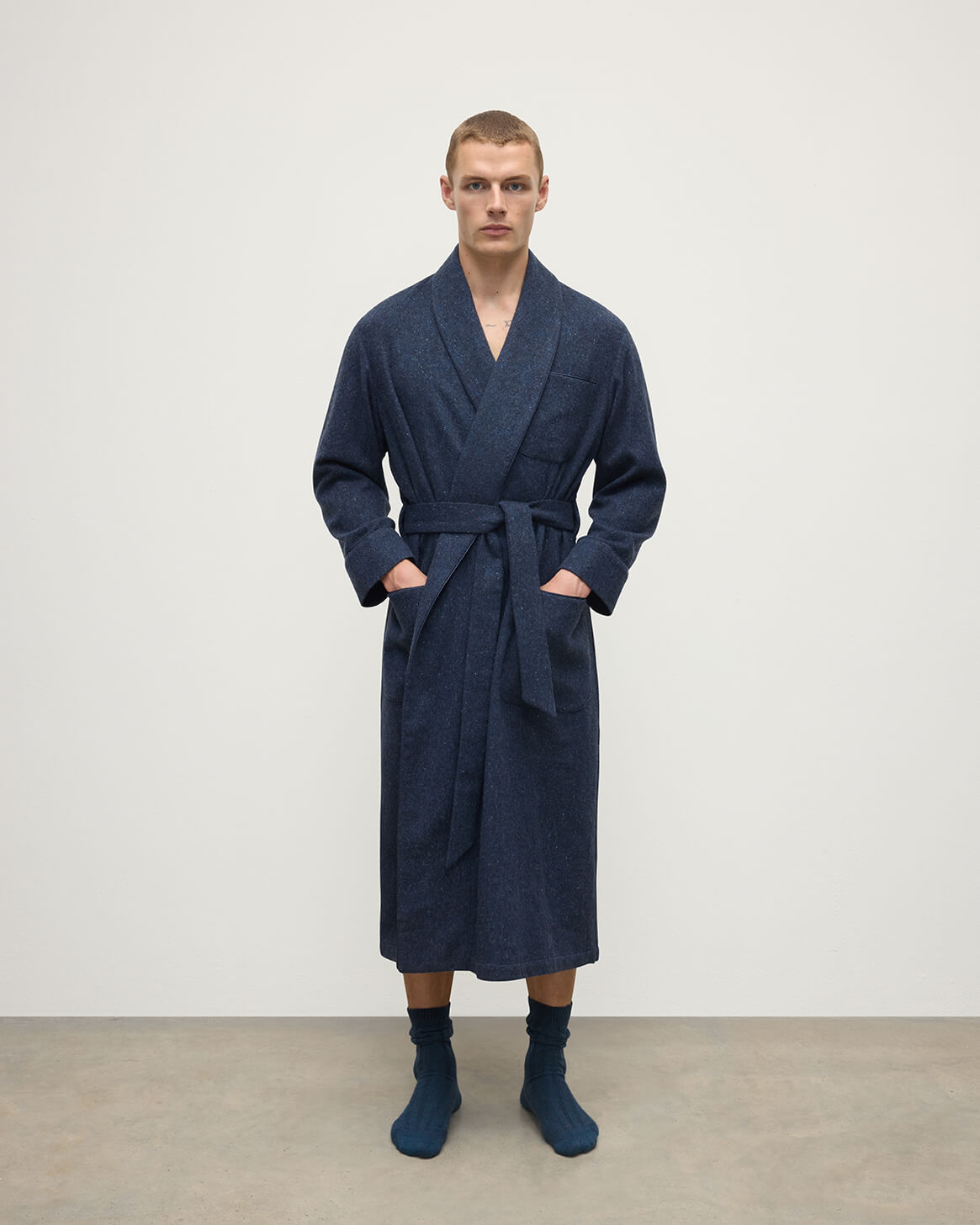 Johnstons of Elgin AW25 Men's Tailoring Navy Donegal Donegal Cashmere Dressing Gown TA000528RU7383