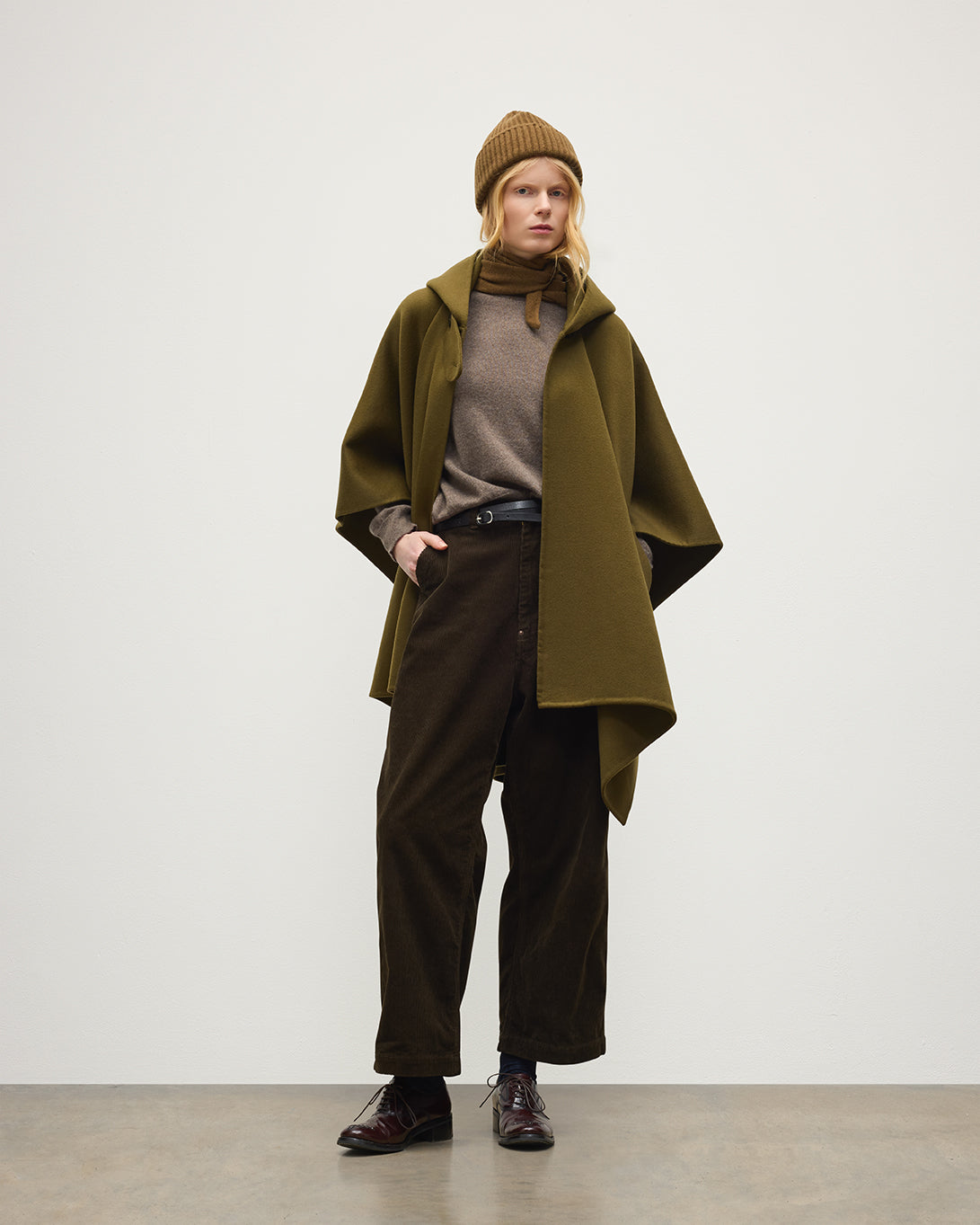 JOHNSTONS OF ELGIN WOMENS HOOLIE DF CM TAILORED HOODED CAPE GREEN 100% CASHMERE WORN WITH JESSIE SWEATER IN HEATHCOT BROWN WITH ALGIE GREEN CASHMERE BEANIE TA000677RU6420ONE