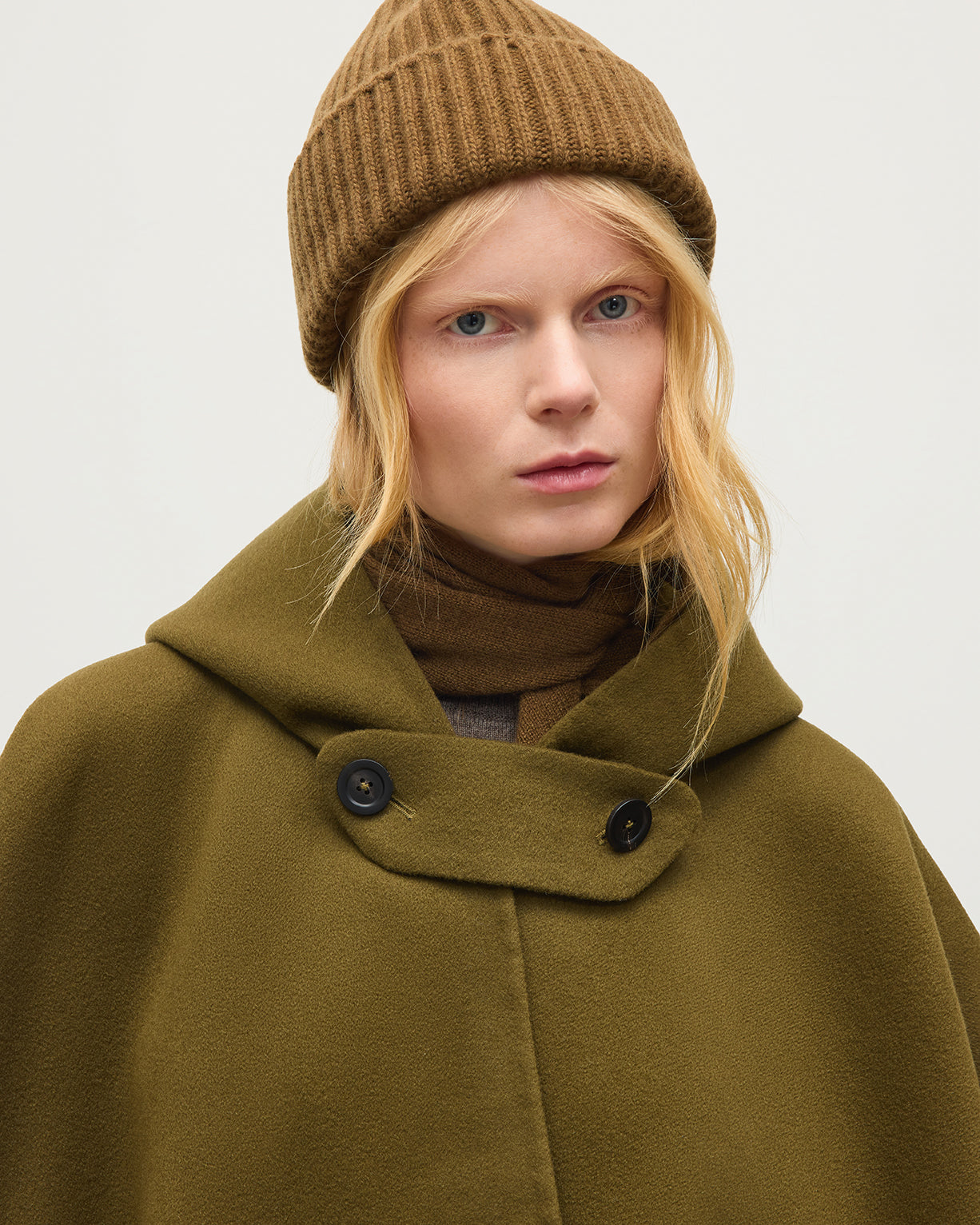 JOHNSTONS OF ELGIN WOMENS HOOLIE DF CM TAILORED HOODED CAPE GREEN 100% CASHMERE WORN WITH JESSIE SWEATER IN HEATHCOT BROWN WITH ALGIE GREEN CASHMERE BEANIE TA000677RU6420ONE