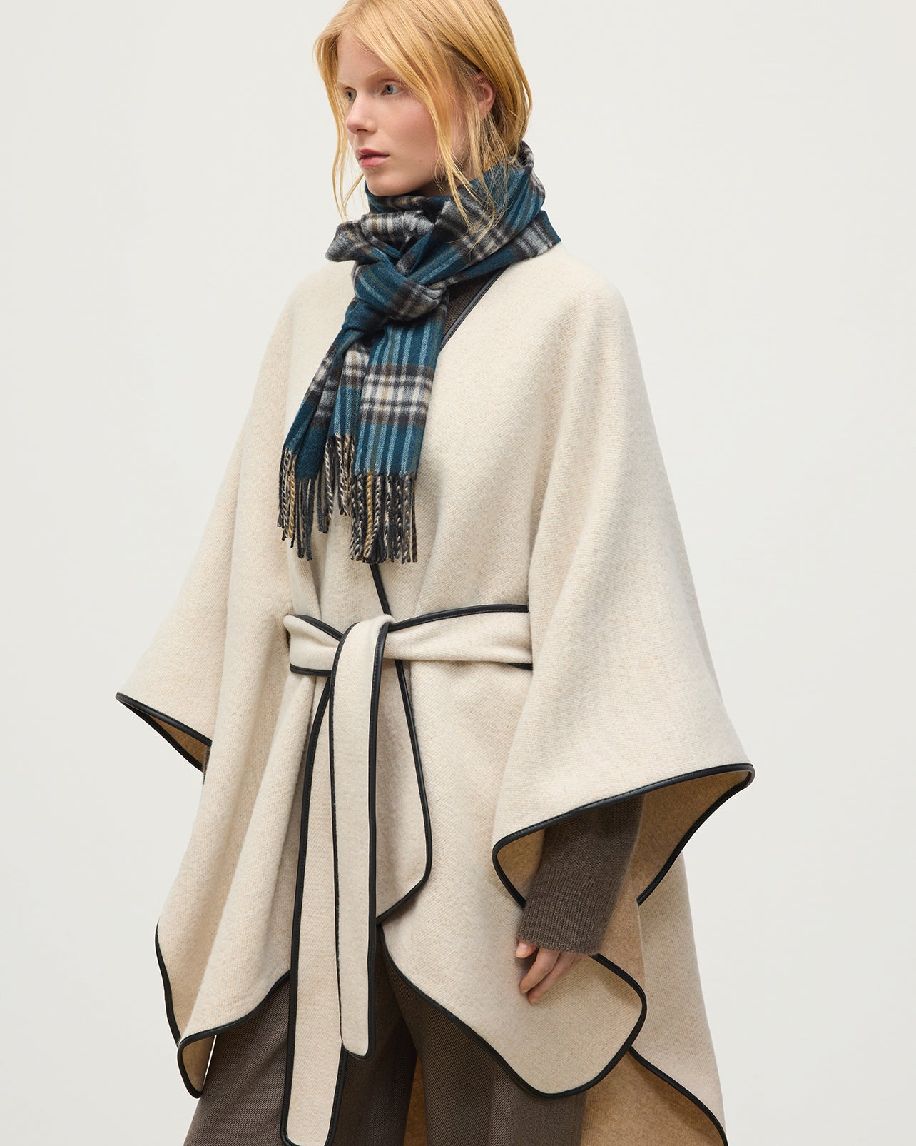 JOHNSTONS OF ELGIN WOMENS BELTED CAPE WITH LEATHER BINDING NATURAL 90% WOOL, 10% CASHMERE TB000696RU7544ONE