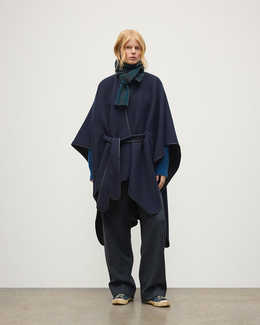 JOHNSTONS OF ELGIN WOMENS BELTED CAPE WITH LEATHER BINDING CHARCOAL & NAVY 90% WOOL, 10% CASHMERE TB000696RU7825ONE