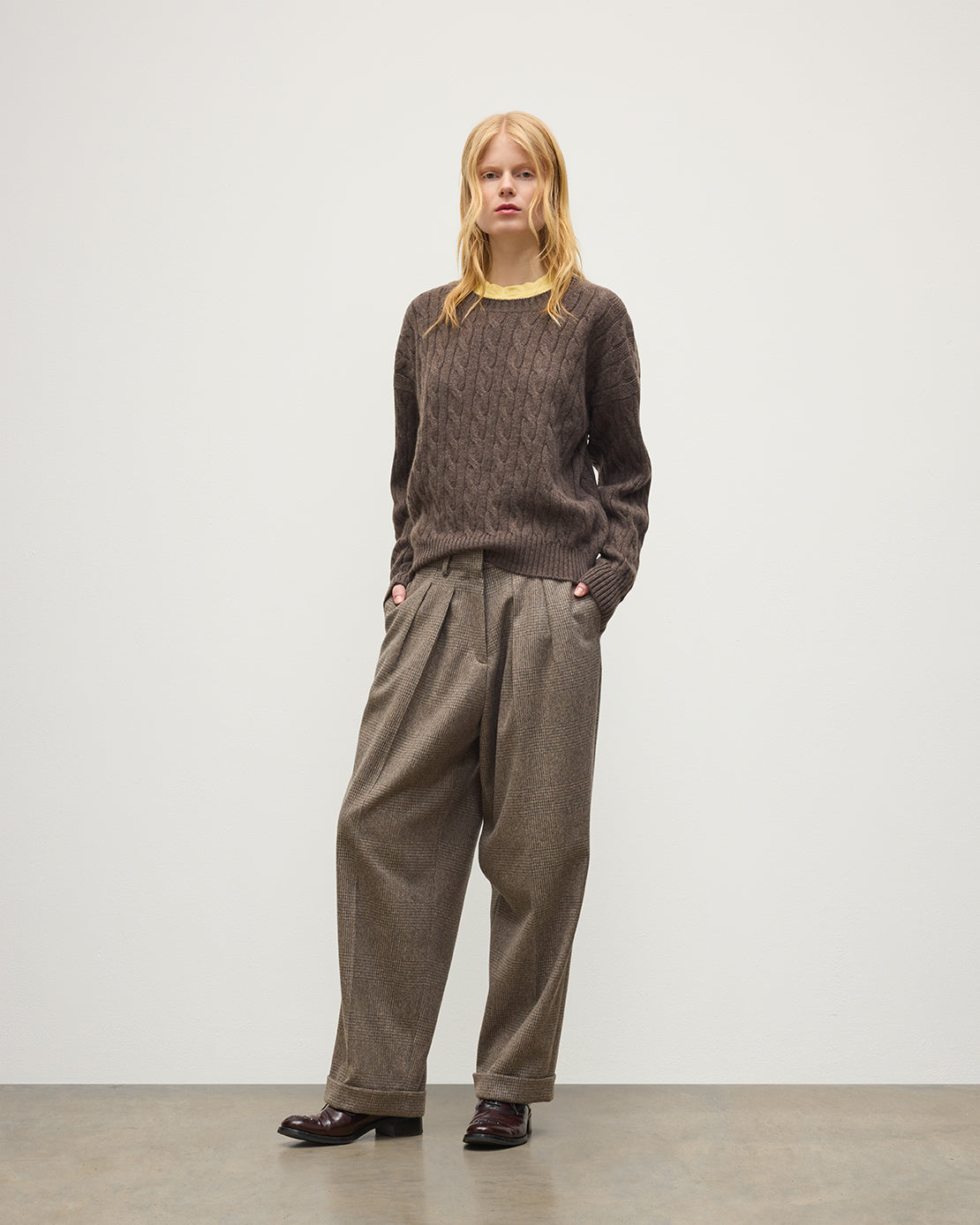 JOHNSTONS OF ELGIN WOMENS MACARA WOOL CM PLEATED TROUSERS 90% WOOL, 10% CASHMERE WORN WITH KYLESKU CABLE CASHMERE SWEATER IN VOLE BROWN TB000858RU7849