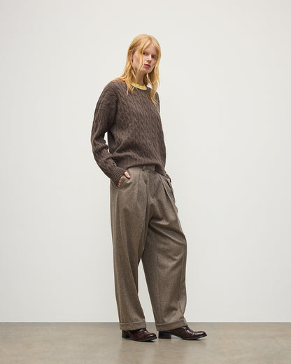 JOHNSTONS OF ELGIN WOMENS MACARA WOOL CM PLEATED TROUSERS 90% WOOL, 10% CASHMERE WORN WITH KYLESKU CABLE CASHMERE SWEATER IN VOLE BROWN TB000858RU7849
