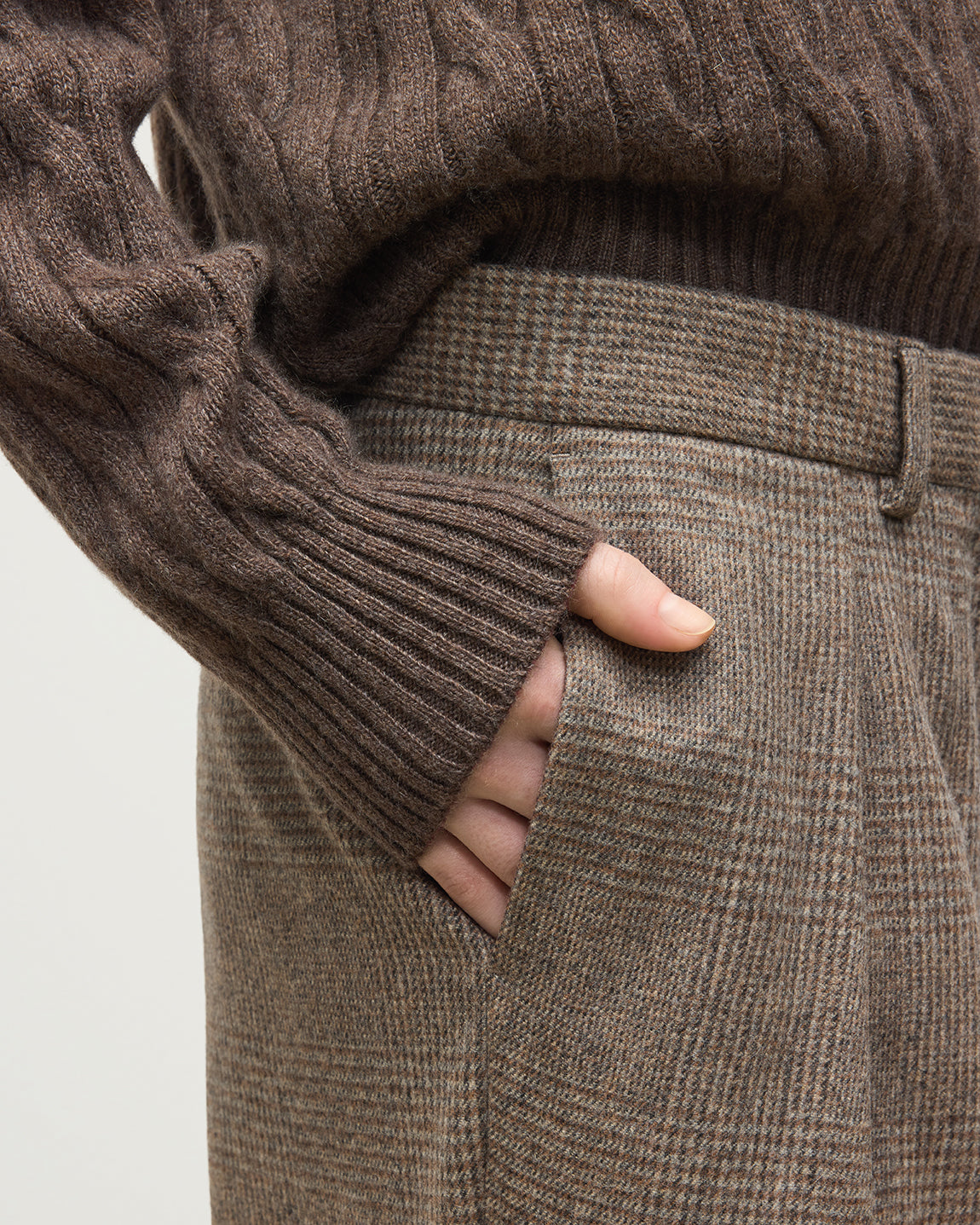 JOHNSTONS OF ELGIN WOMENS MACARA WOOL CM PLEATED TROUSERS 90% WOOL, 10% CASHMERE WORN WITH KYLESKU CABLE CASHMERE SWEATER IN VOLE BROWN TB000858RU7849