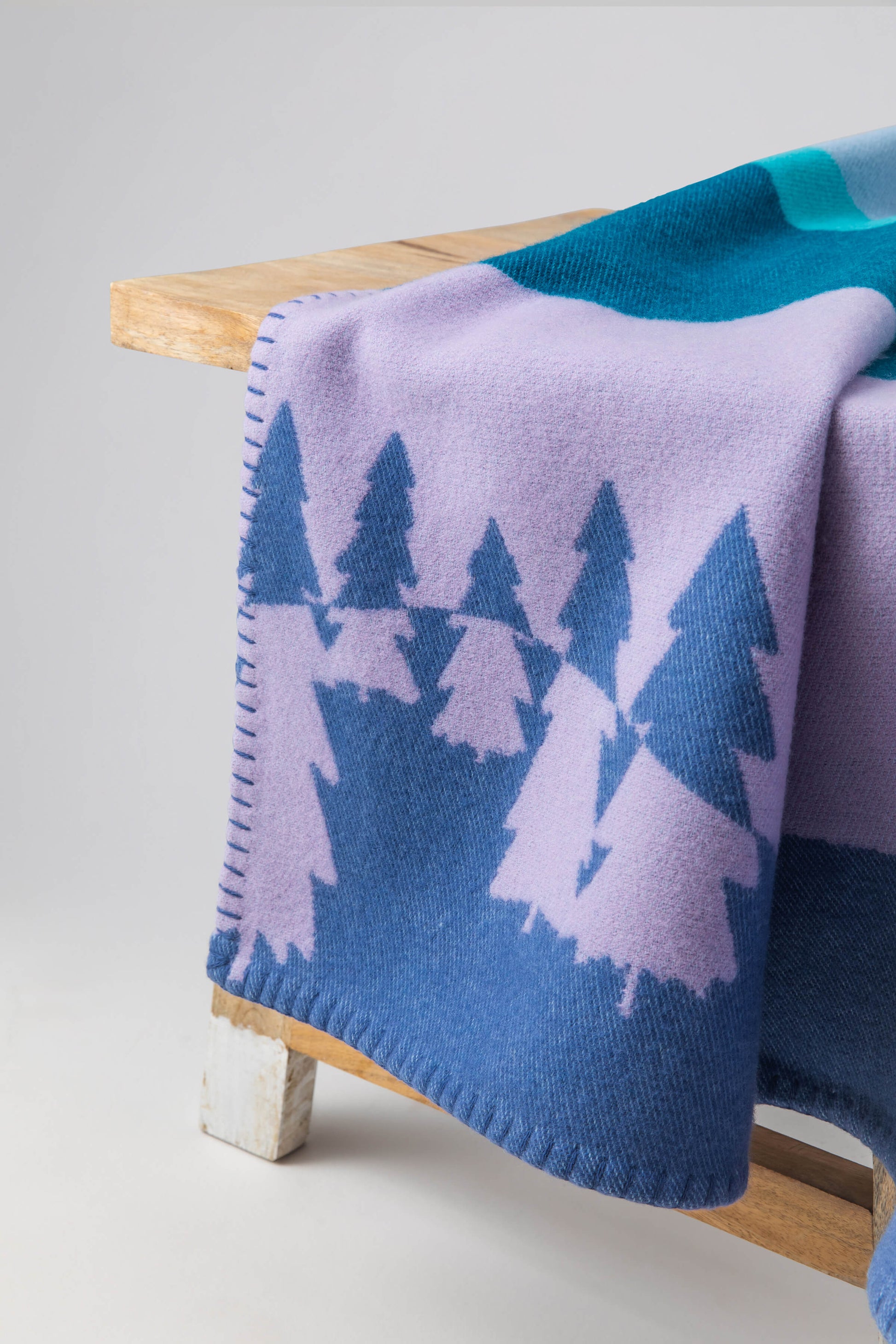 Johnstons of Elgin 2024 Children's Blanket Collection Mountainside Mountainside' Blanket Stitched Children's Throw TB000582RU7441ONE