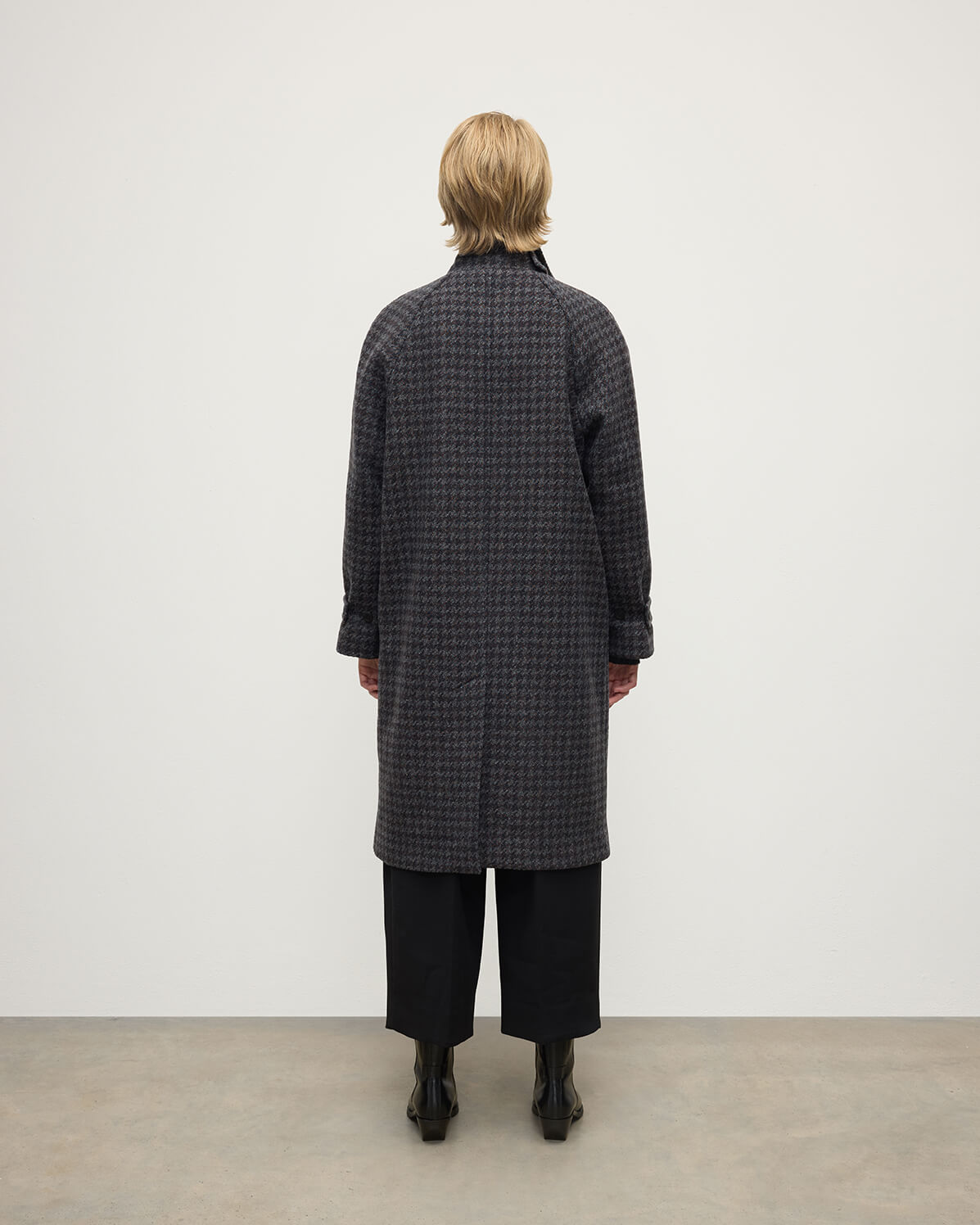Johnstons of Elgin Women's Balmacaan Coat in Shale Houndstooth tweed TD000517RU7697
