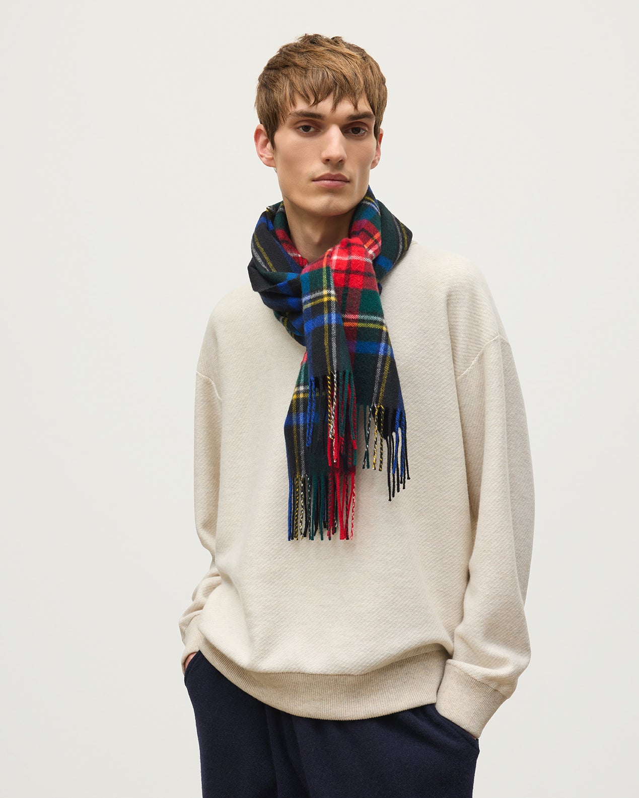 Johnstons of Elgin Tartan Oversized Cashmere Scarf in Black Stewart on a white background WA000057KU0324N/A