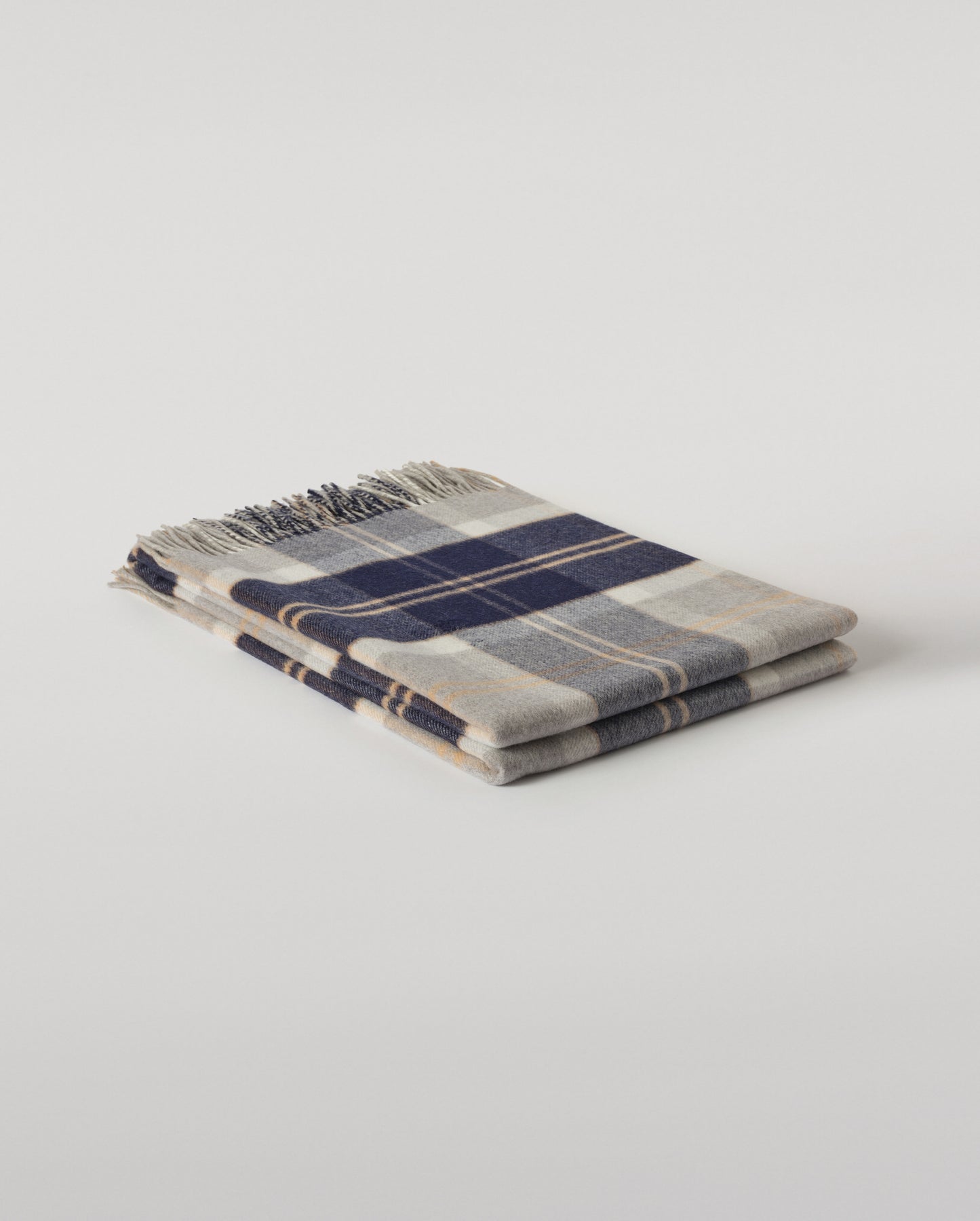 Johnstons of Elgin Silver Bannockbane Reclaimed Cashmere Blanket, Reversible, with fringe finish WA002637RU7822ONE