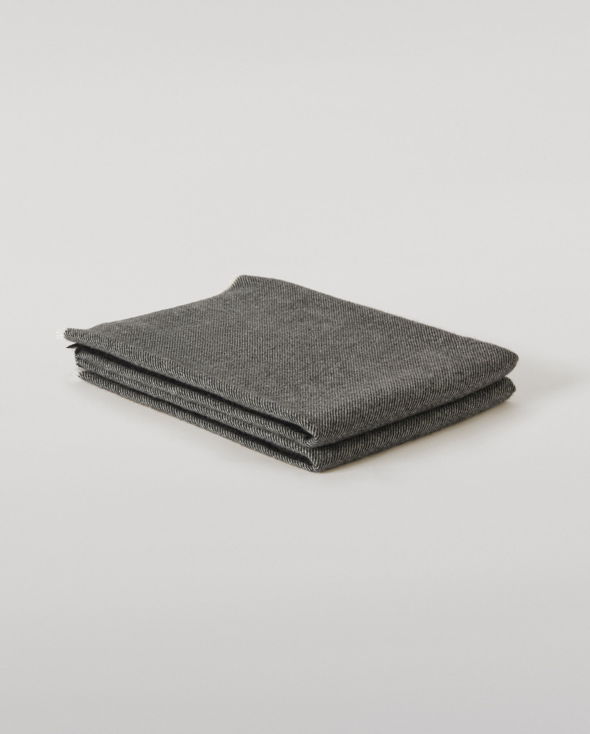 Johnstons of Elgin Mountain Twill Cashmere Blanket in Monochrome WA002639RU7757ONE
