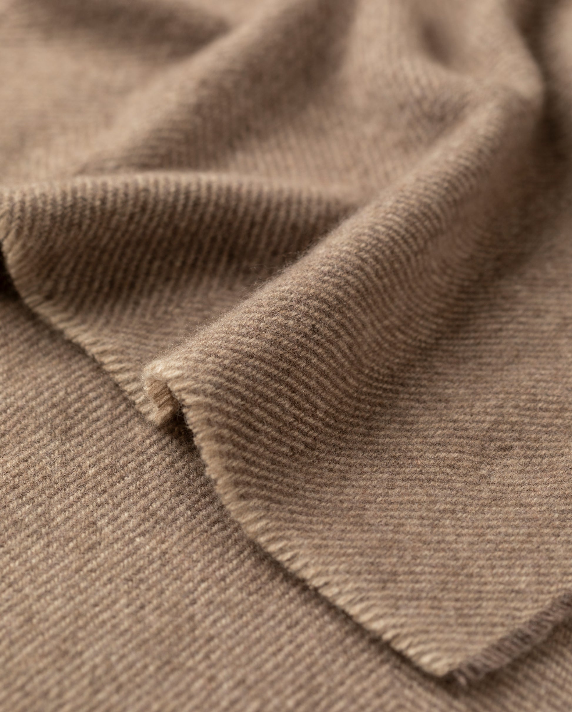JOHNSTONS OF ELGIN CASHMERE MOUNTAIN TWILL SCARF NATURAL 100% CASHMERE WA002645RU7802ONE