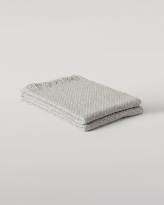 Johnstons of Elgin Yarrow Cashmere Blanket in Light Grey WA002652RU7807ONE