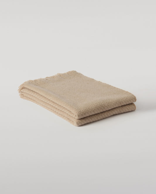 Johnstons of Elgin Yarrow Cashmere Throw in Natural WA002652RU7810ONE
