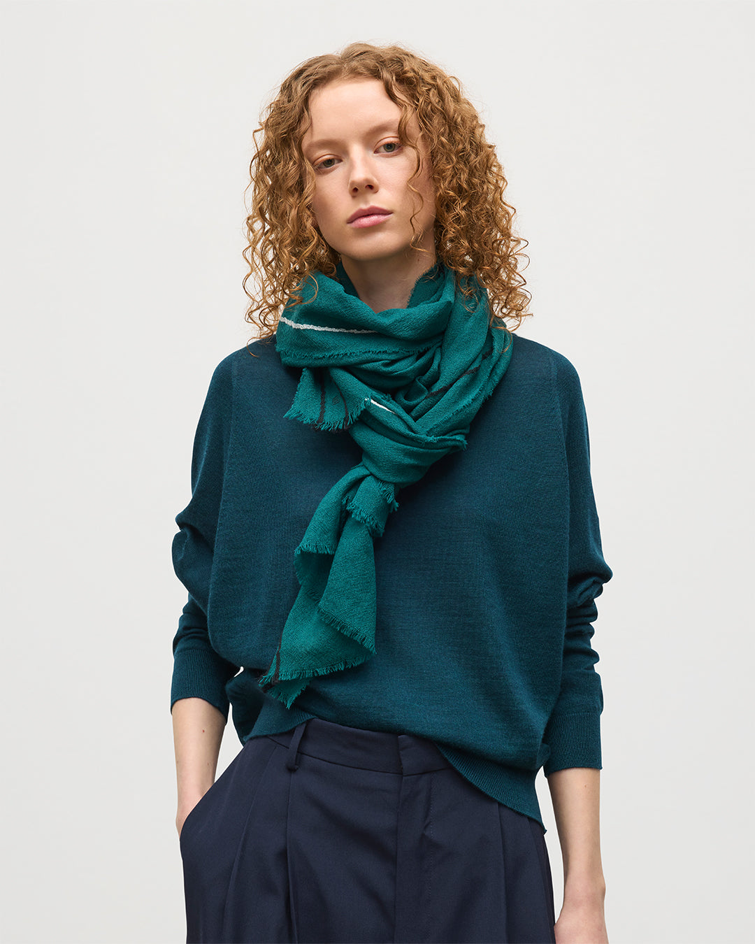 JOHNSTONS OF ELGIN CYRUS FLOAT EDGE SCARF GREEN 94% WOOL 4% CASHMERE 2% SILK WB002860RU7713ONE