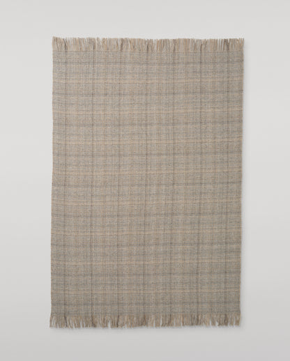 Johnstons of Elgin Luxury textured Throw in Natural, 82% Cashmere 10% Silk 8% Alpaca Johnstons of Elgin Luxury Texture Throw in Peat Brown and Navy, 82% Cashmere 10% Silk 8% Alpaca WB002930RU7834ONE