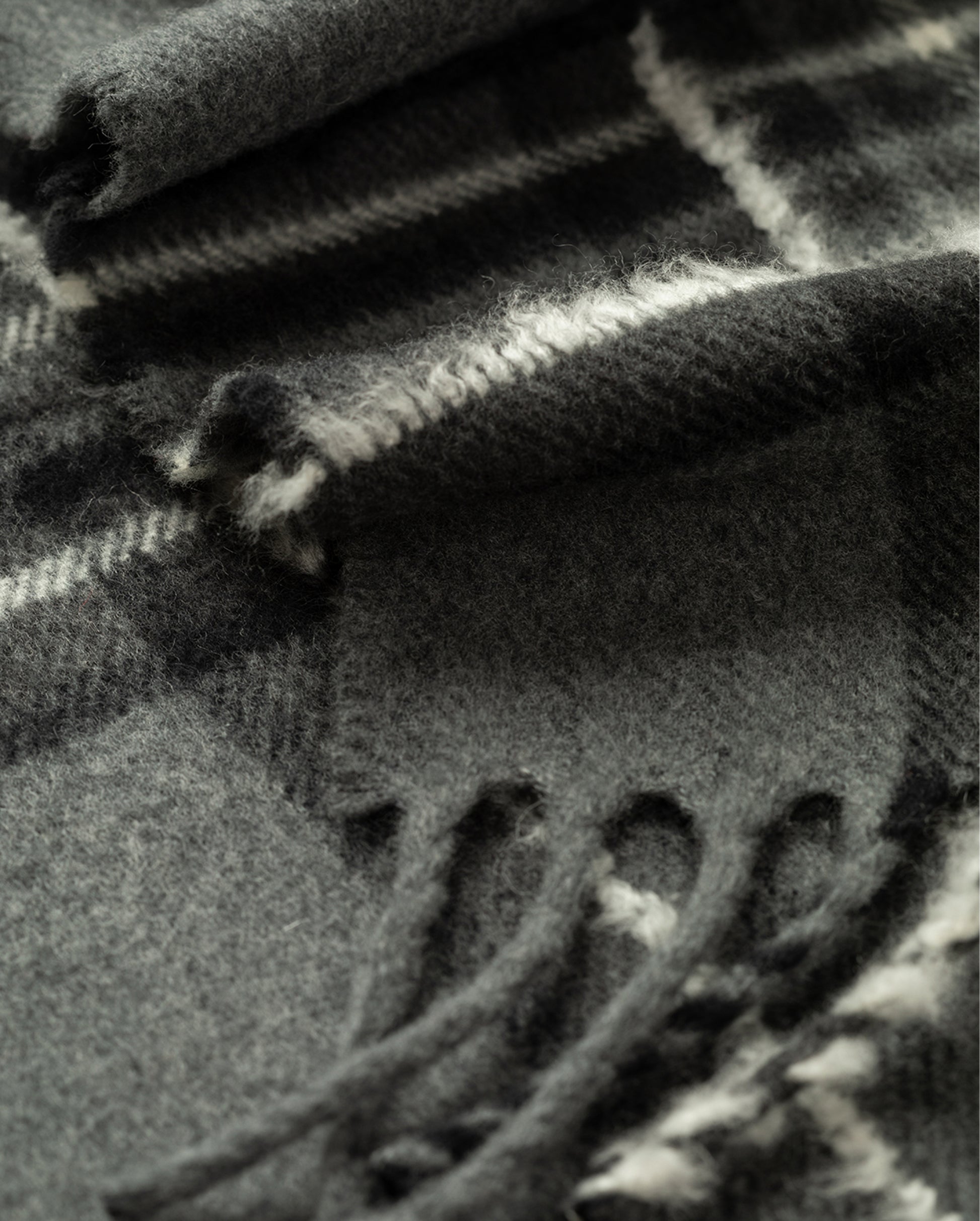 JOHNSTONS OF ELGIN MACH TARTAN SCARF GREY 95% WOOL 4% CASHMERE 1% SILK WB002956RU7776ONE